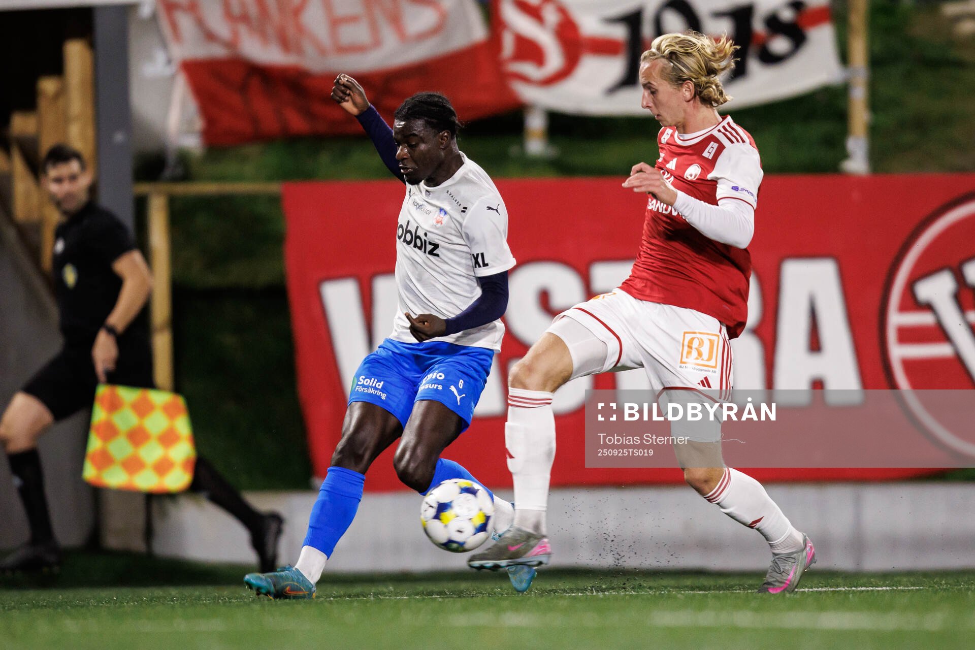 Helsingborgs Samuel Asoma och Sandvikens IFs Oskar