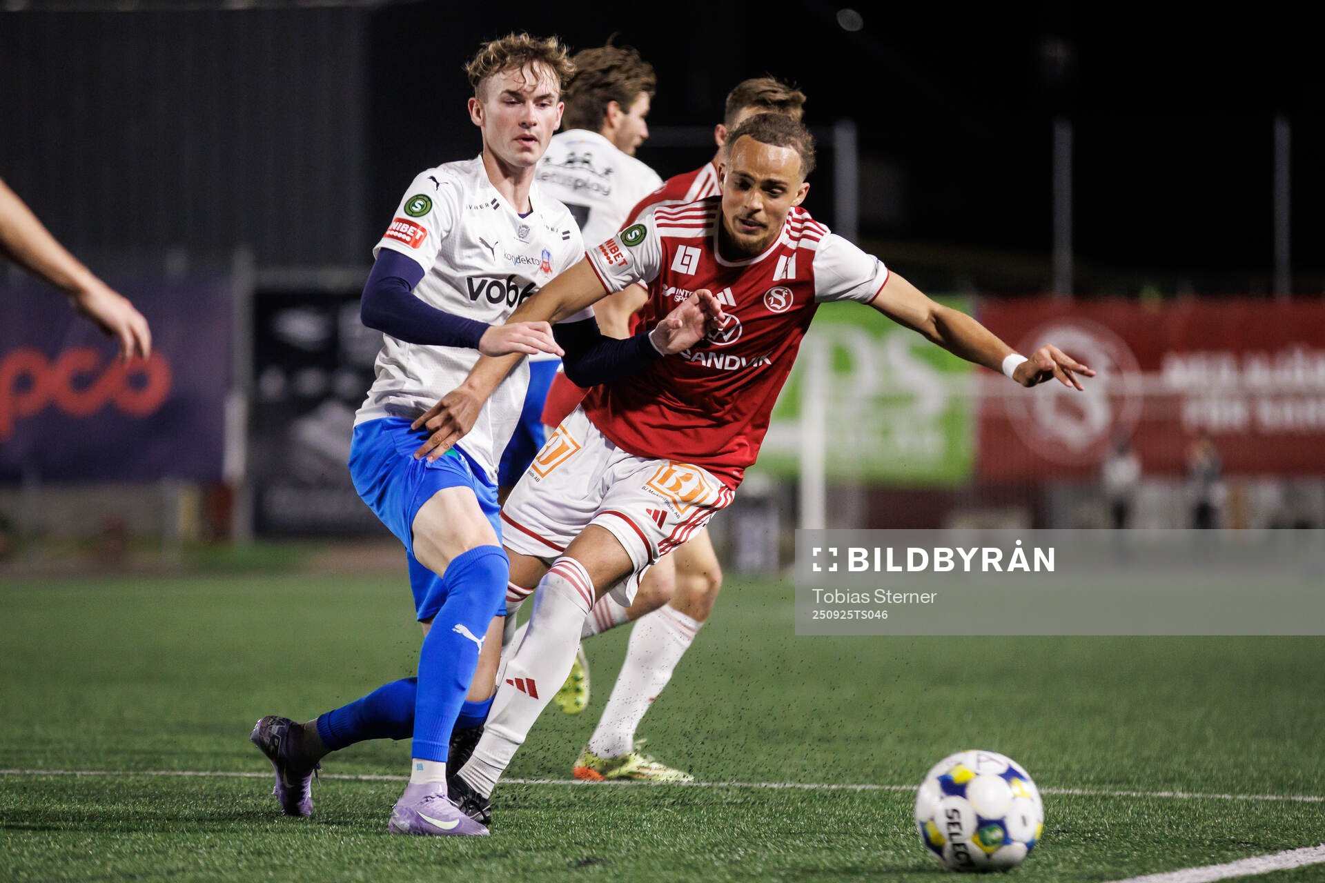 Helsingborgs Alexander Johansson och Sandvikens IFs Maill