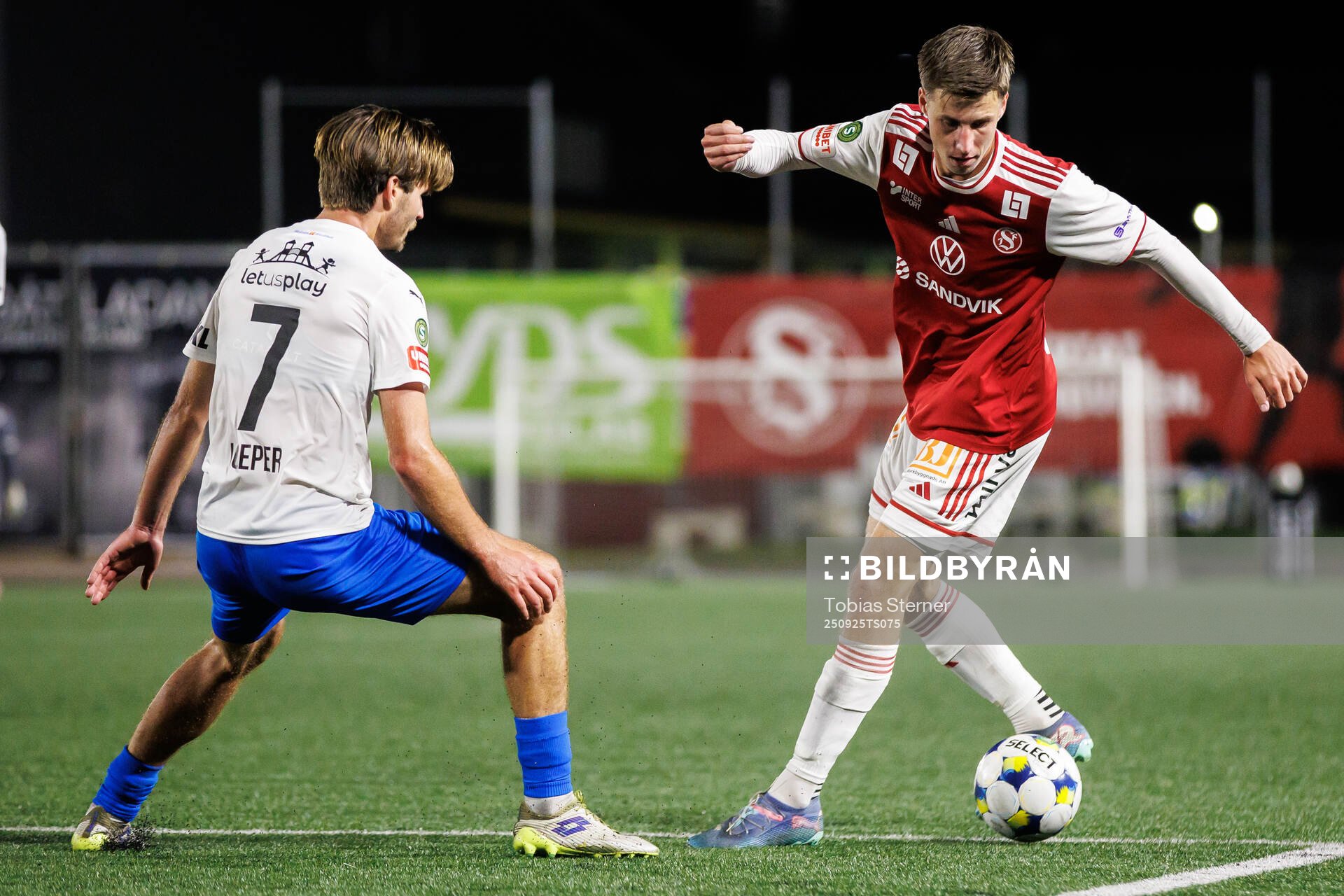 Helsingborgs Wilhelm Loeper och Sandvikens IFs Filip Olsson