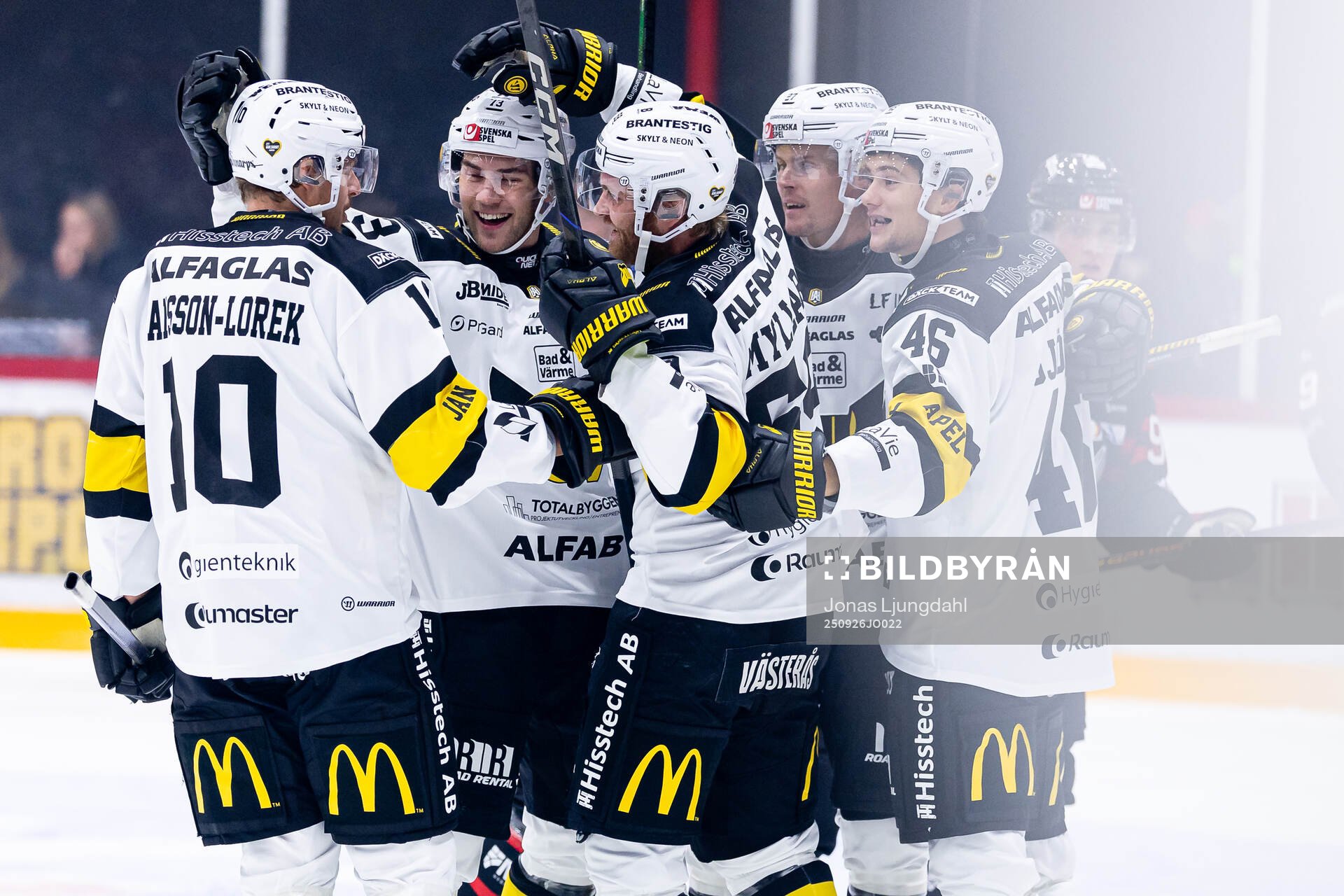 Västerås spelare jublar
