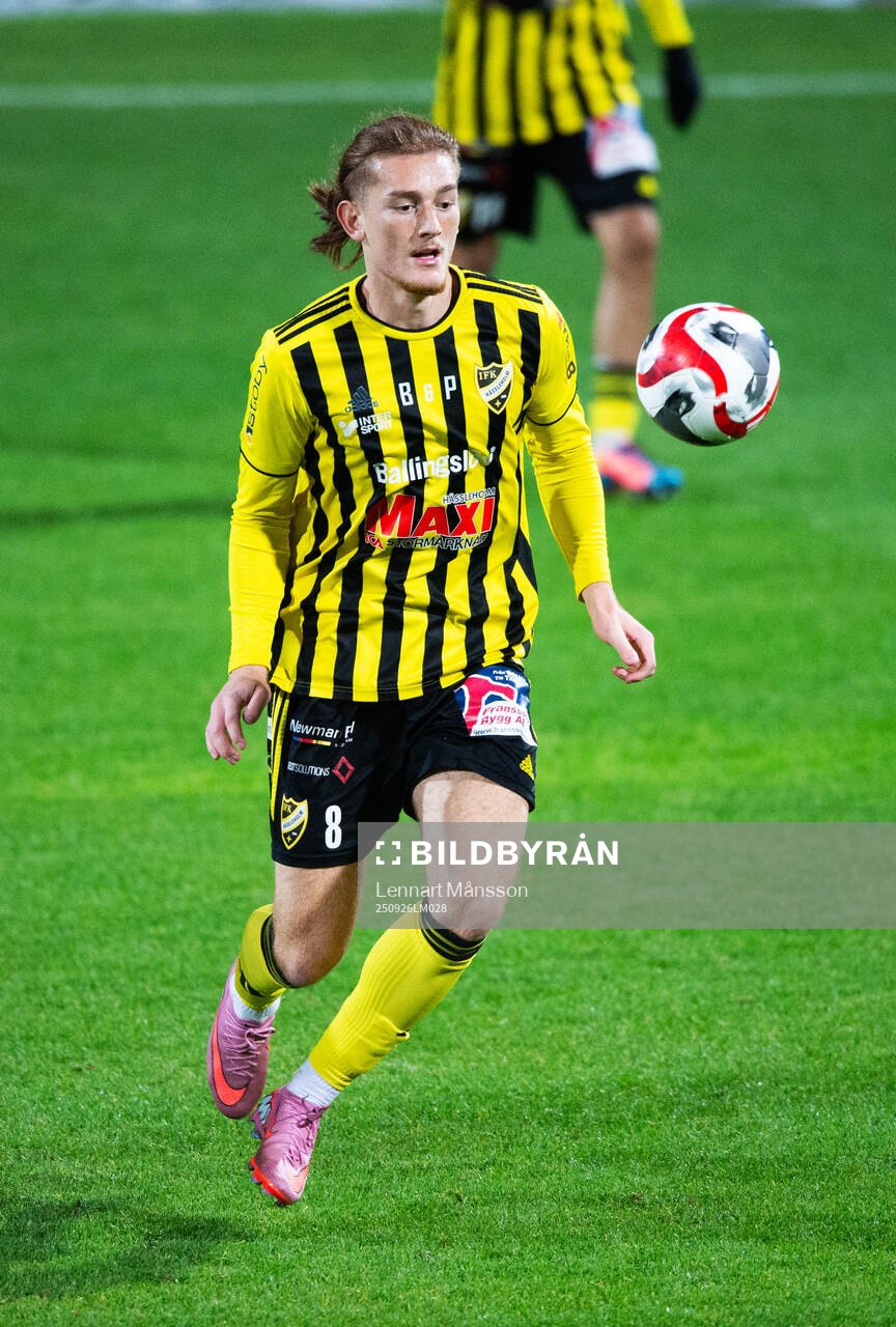 IFK Hässleholms Benjamin Alija i matchen i division 2