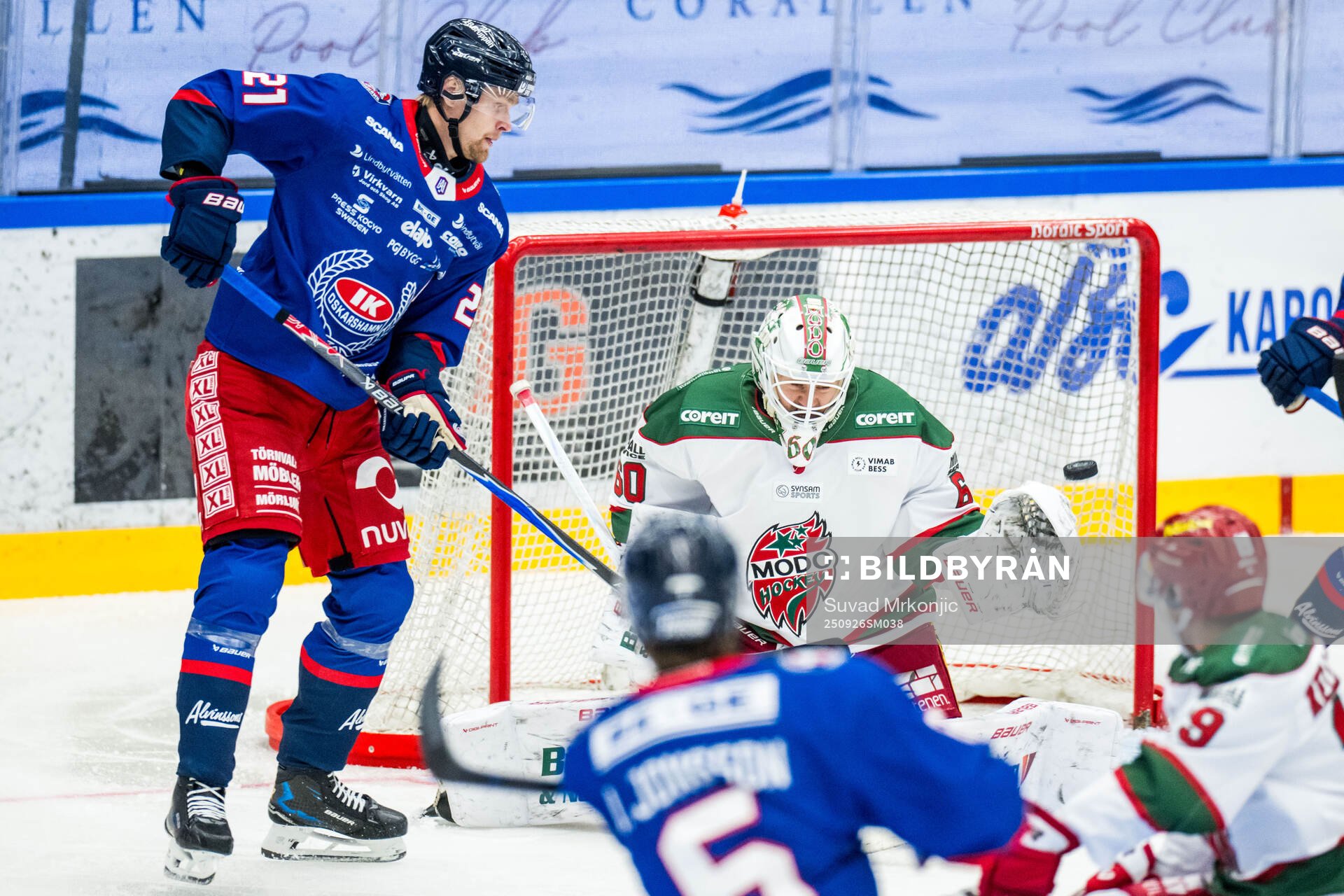 Oskarshamns Hampus Karlsson och Modos målvakt Edvin