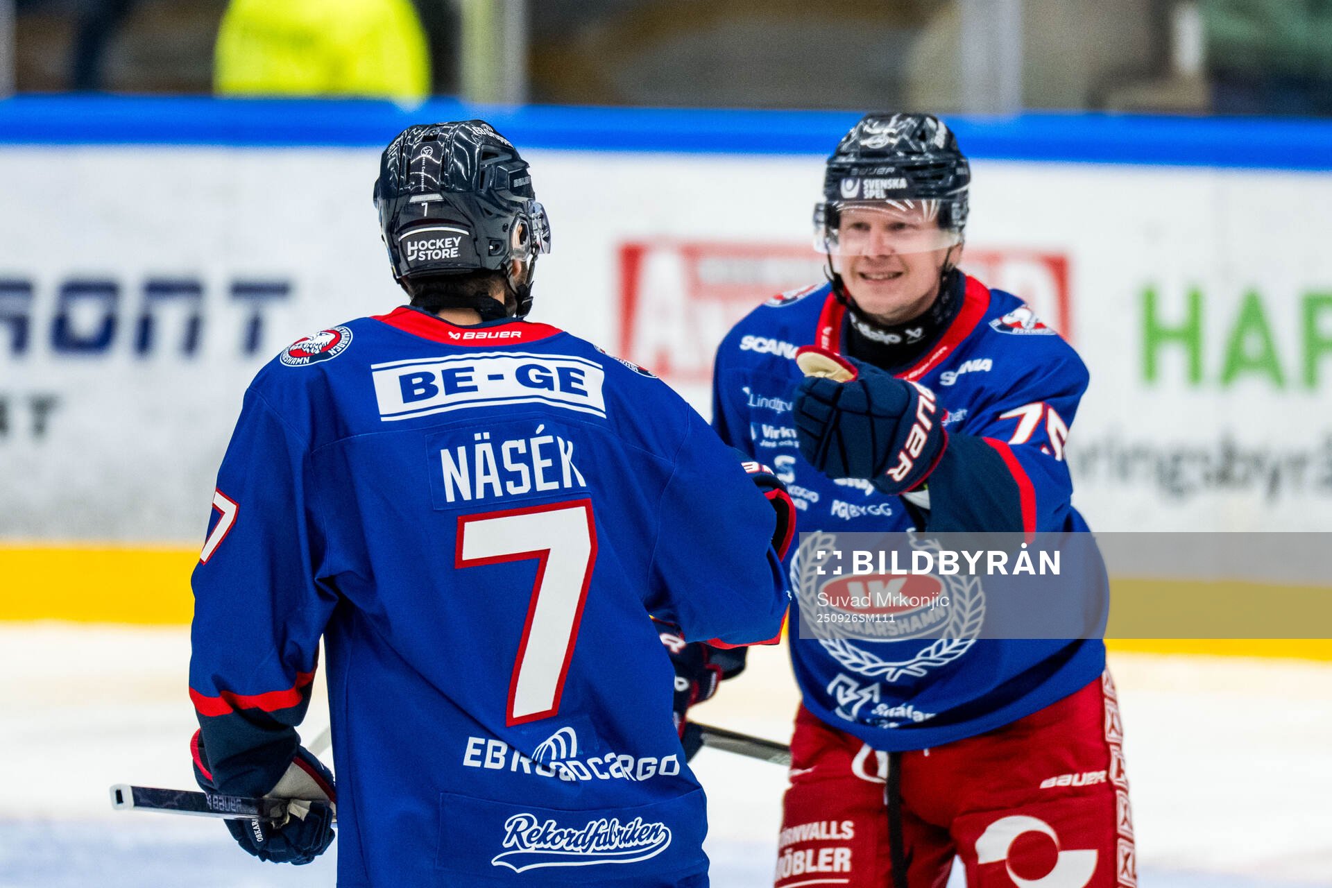 Oskarshamns Pontus Näsén jublar och Teemu Olavi Lepaus