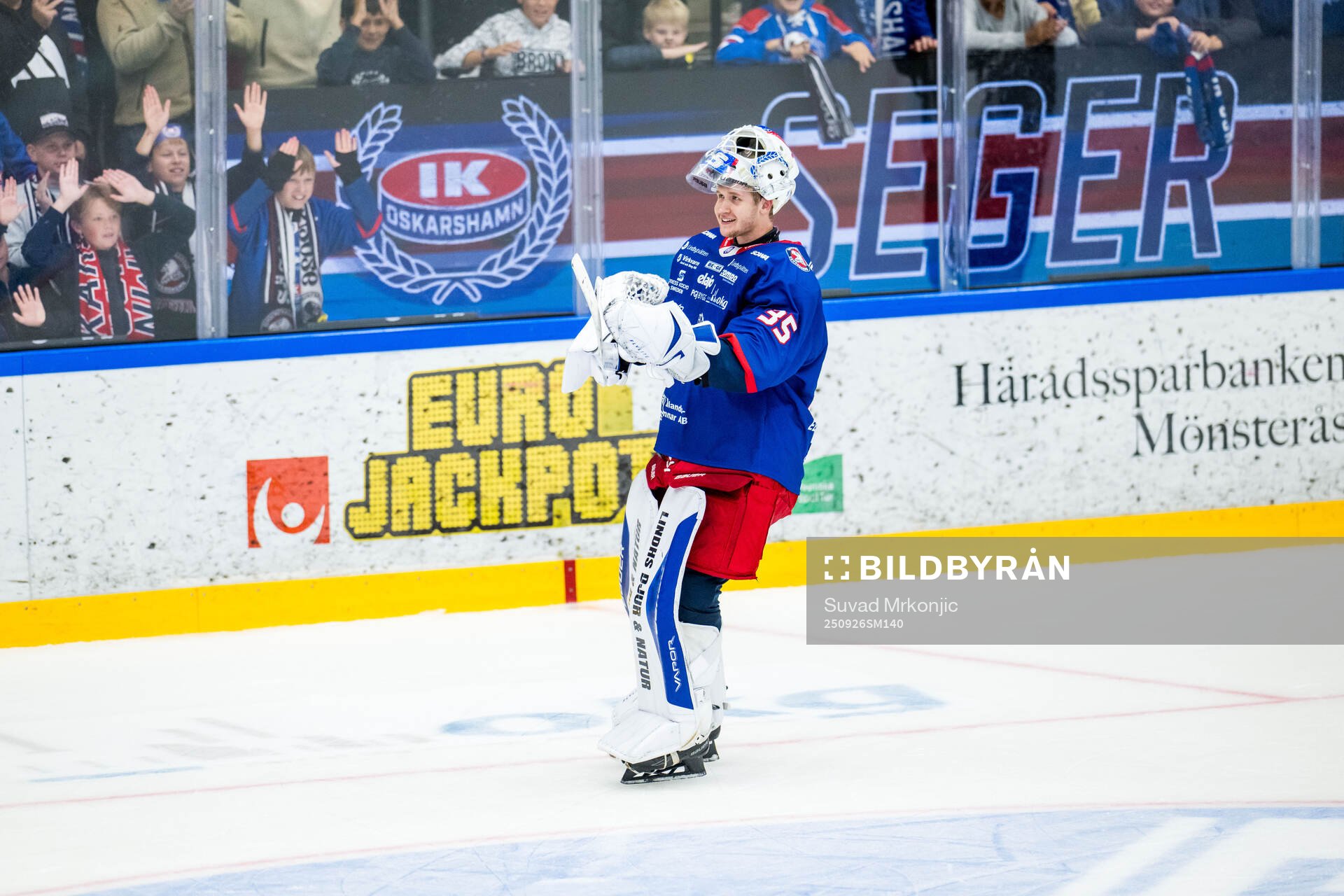 Oskarshamns målvakt Olof Glifford jublar