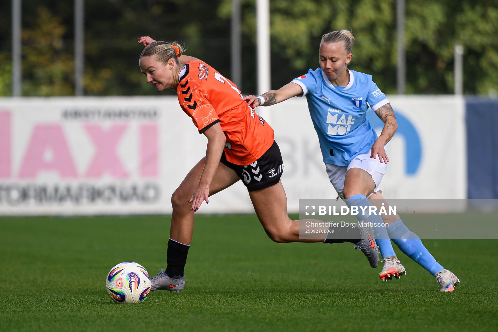 Kristianstads Mathilde Janzen och Malmö FFs Nathalie Hoff