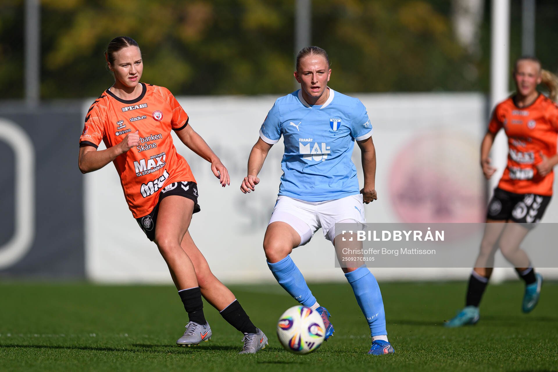 Kristianstads Mathilde Janzen och Malmö FFs Tuva Skoog