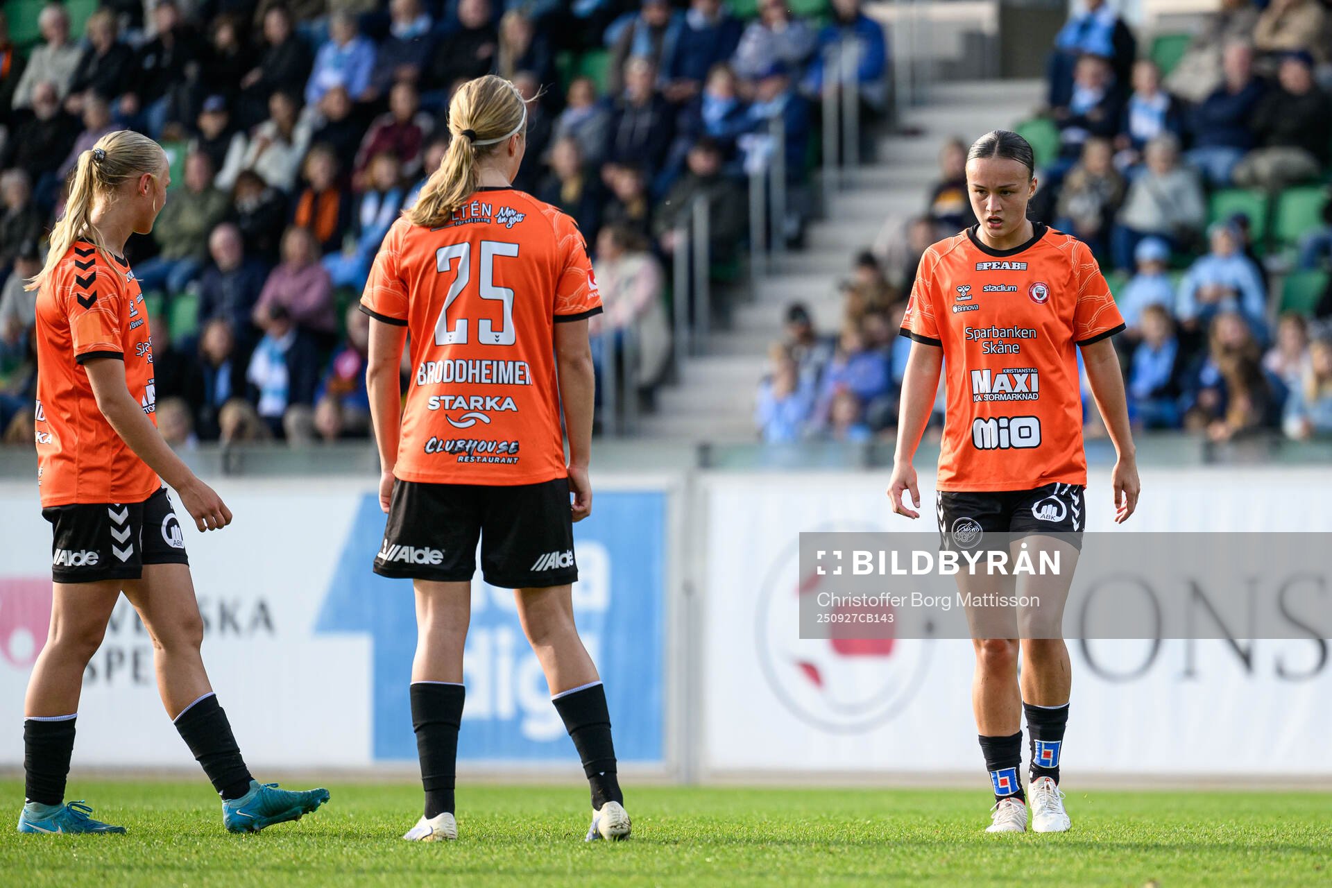 Kristianstads Emma Broddheimer och Amy Sayer deppar