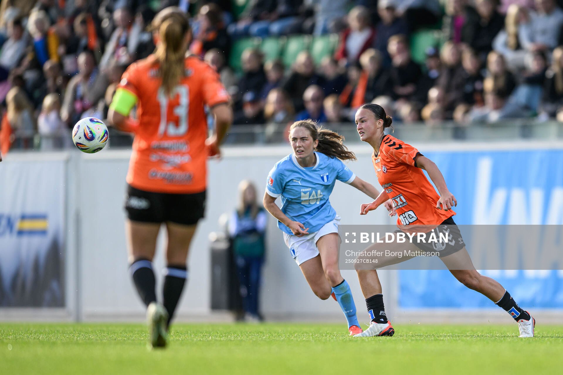 Malmö FFs Matilda Kristell och Kristianstads Amy Sayer
