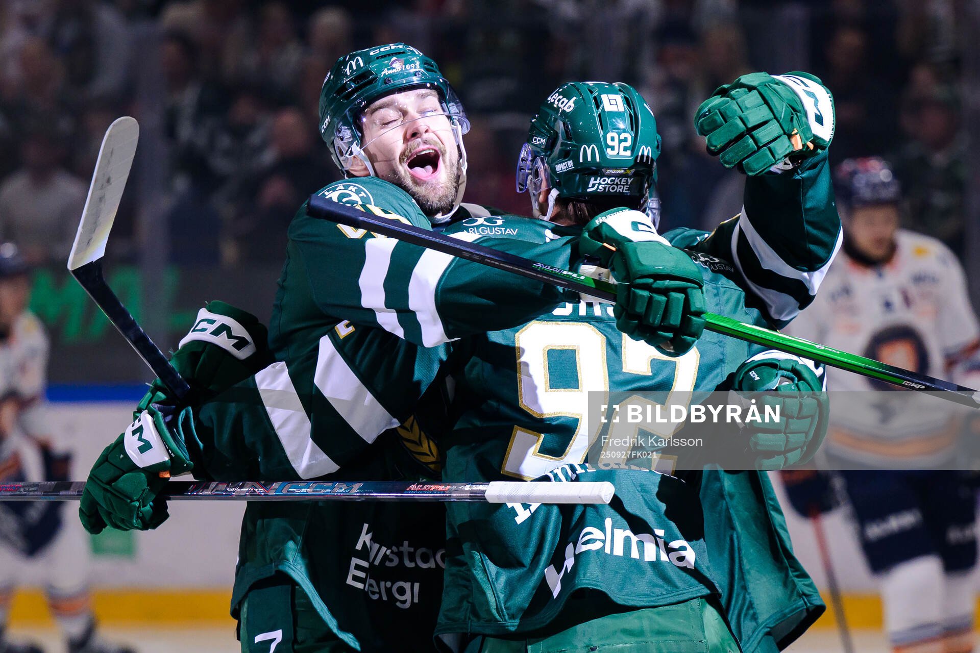 Färjestads Linus Johansson och Lucas Forsell jublar