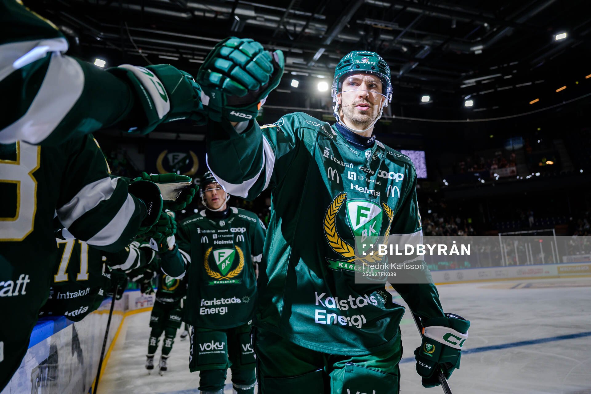 Färjestads August Tornberg jublar