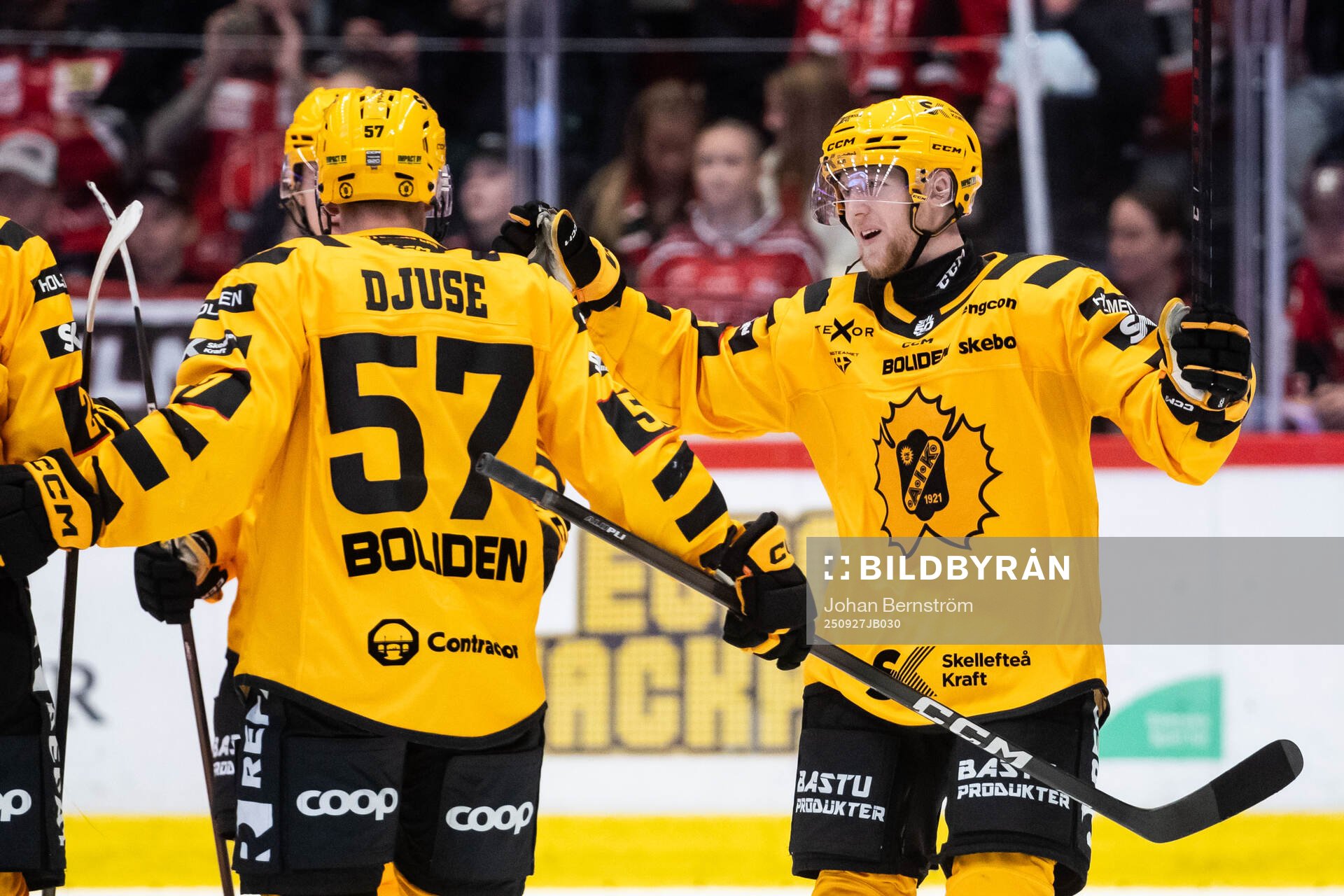 Skellefteås Jonathan Davidsson jublar