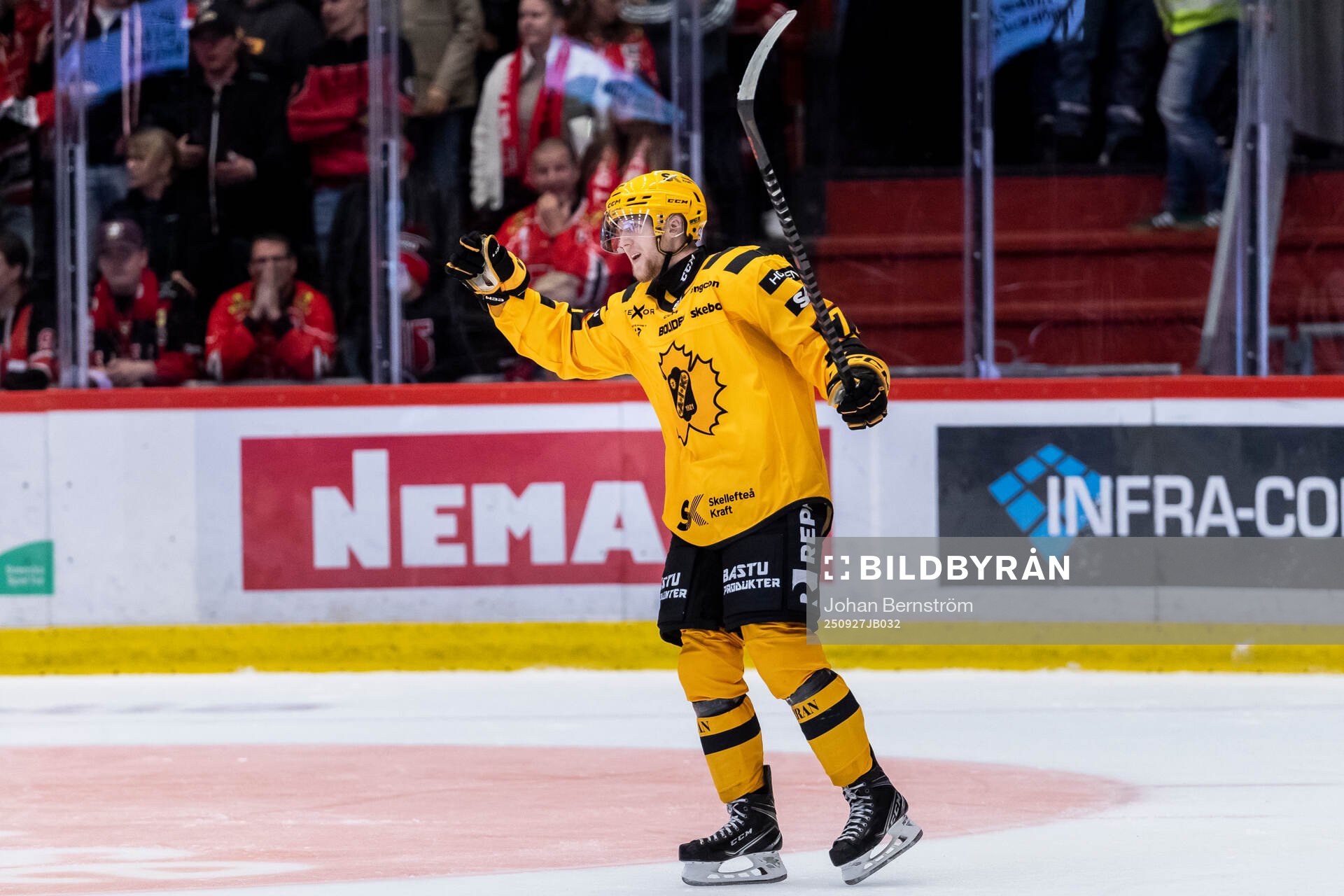 Skellefteås Jonathan Davidsson jublar vid 0-2