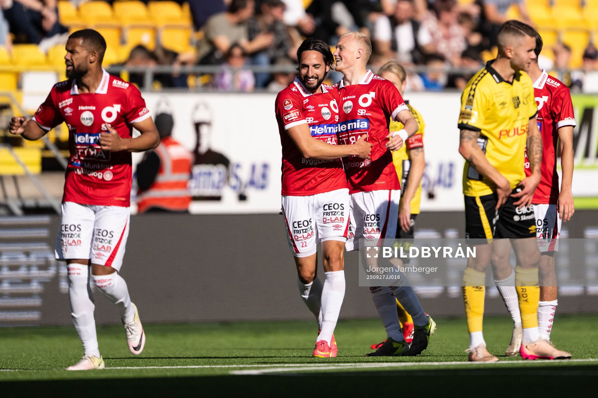 Degerfors Dijan Vukojevic jublar med Marcus Rafferty