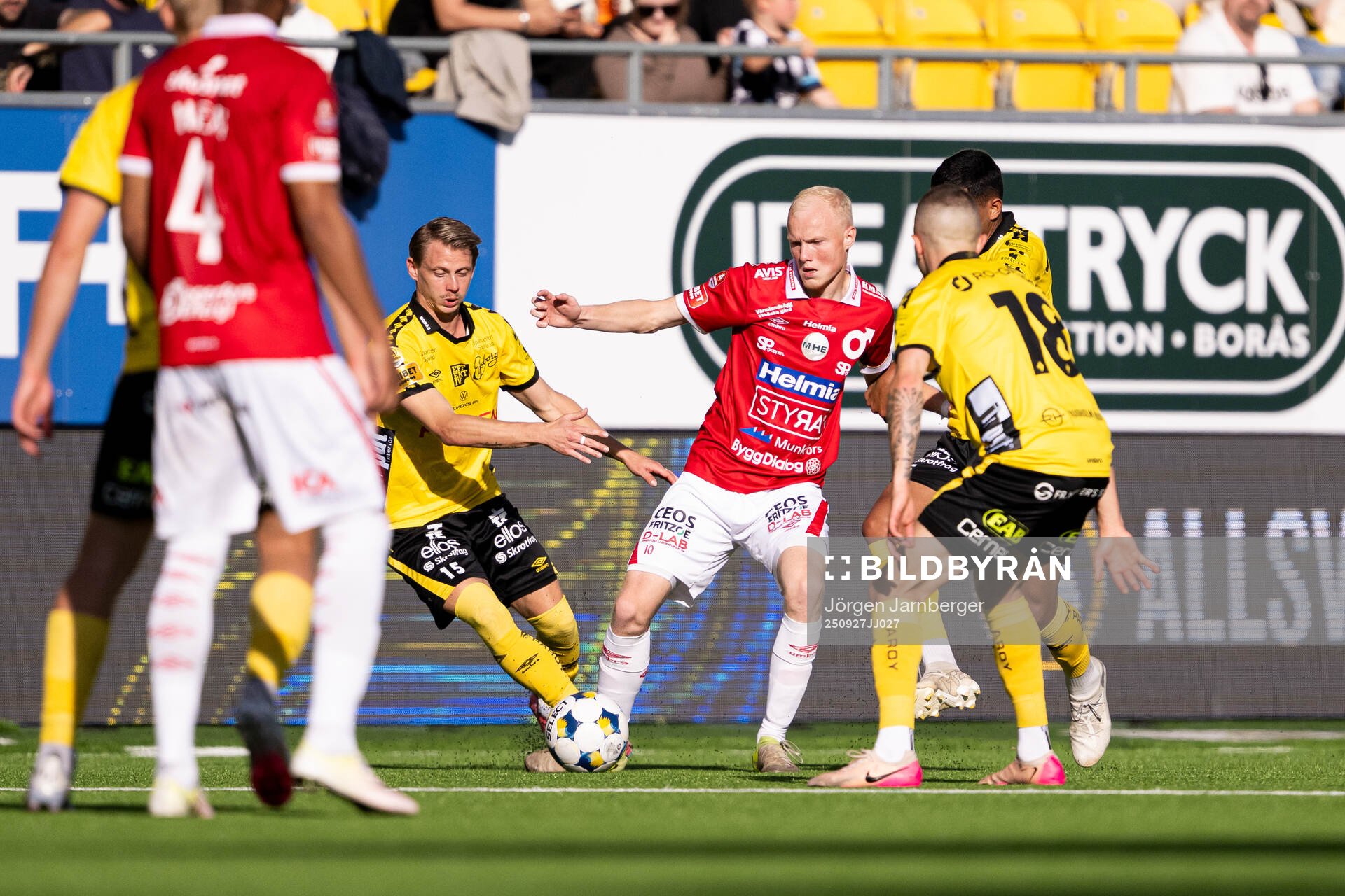 Elfsborgs Simon Hedlund och Degerfors Marcus Rafferty