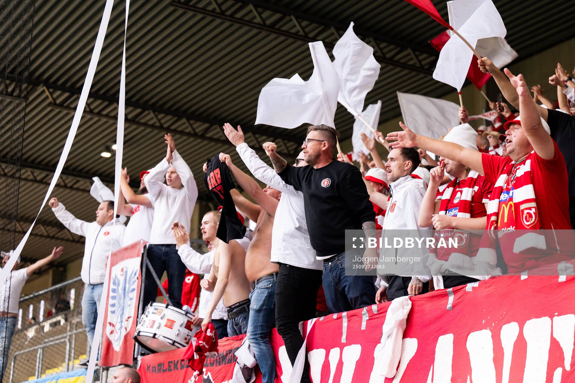 Degerfors supportrar jublar