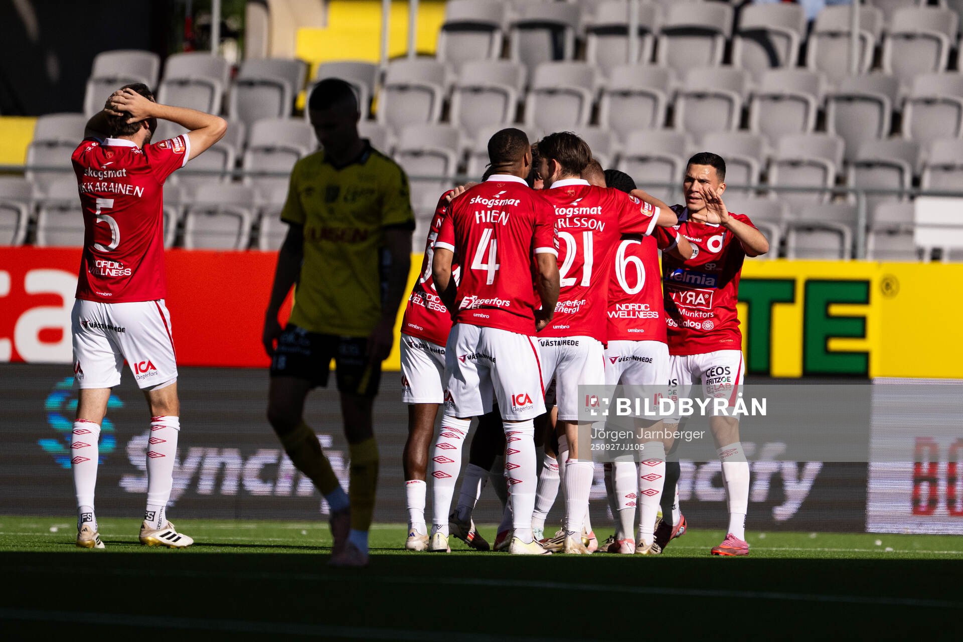 Degerfors spelare jublar