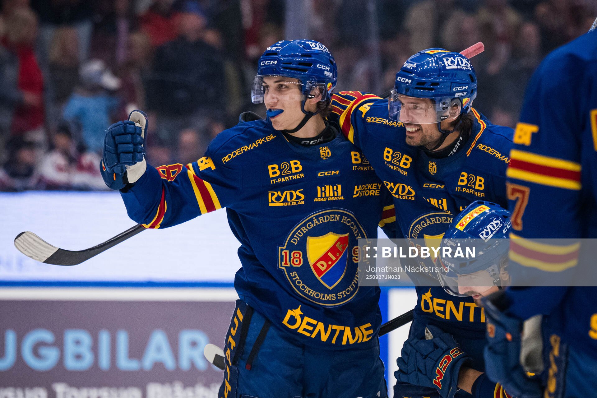 Djurgårdens Jacob Josefson jublar med Victor Eklund