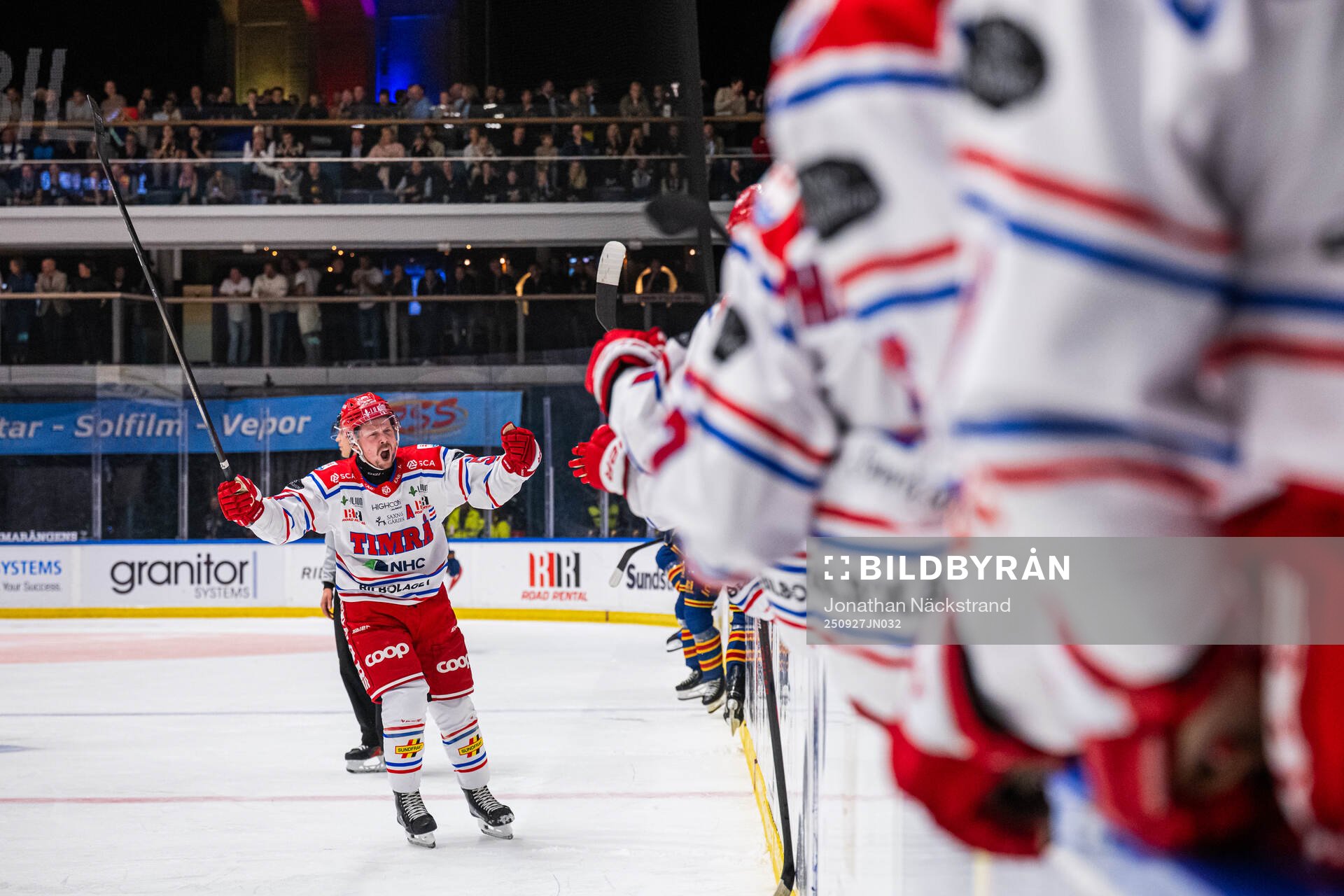 Timrås Jonathan Dahlén jublar