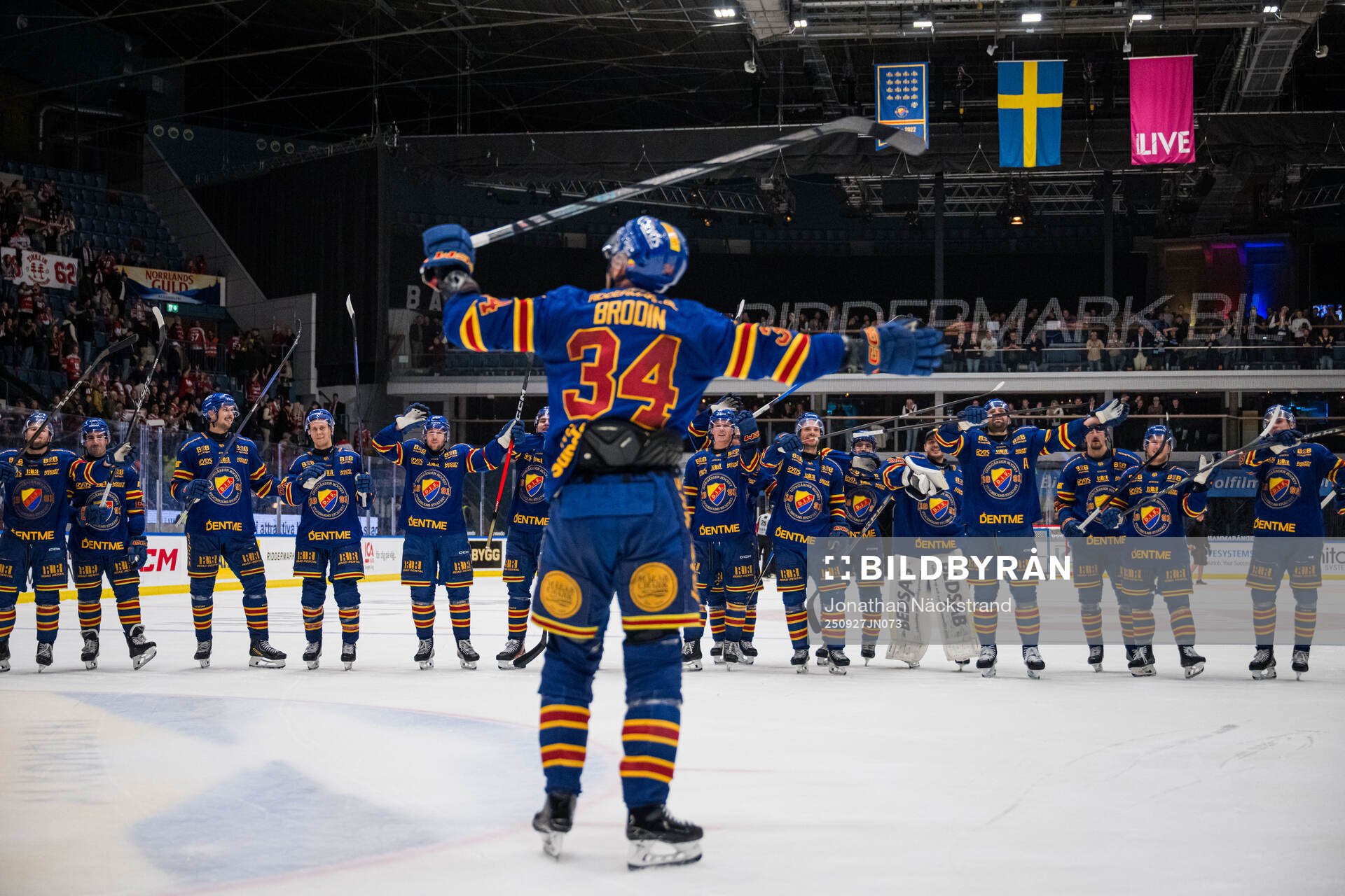 Djurgårdens Daniel Brodin jublar med lagkamrater