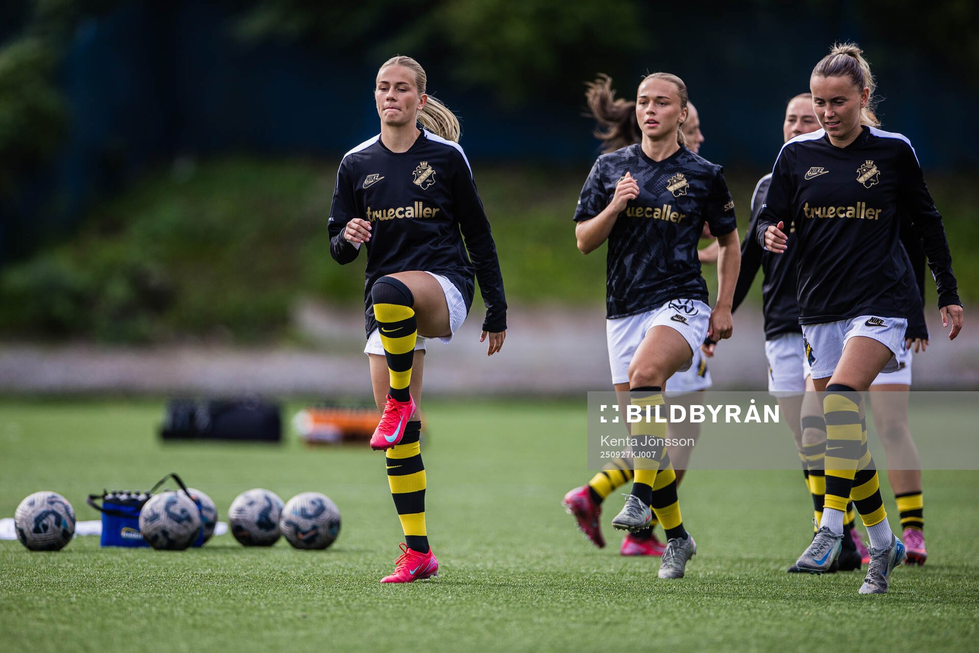 AIKs Olivia Lindstedt, Villemo Dahlqvist och Adelisa Grabus