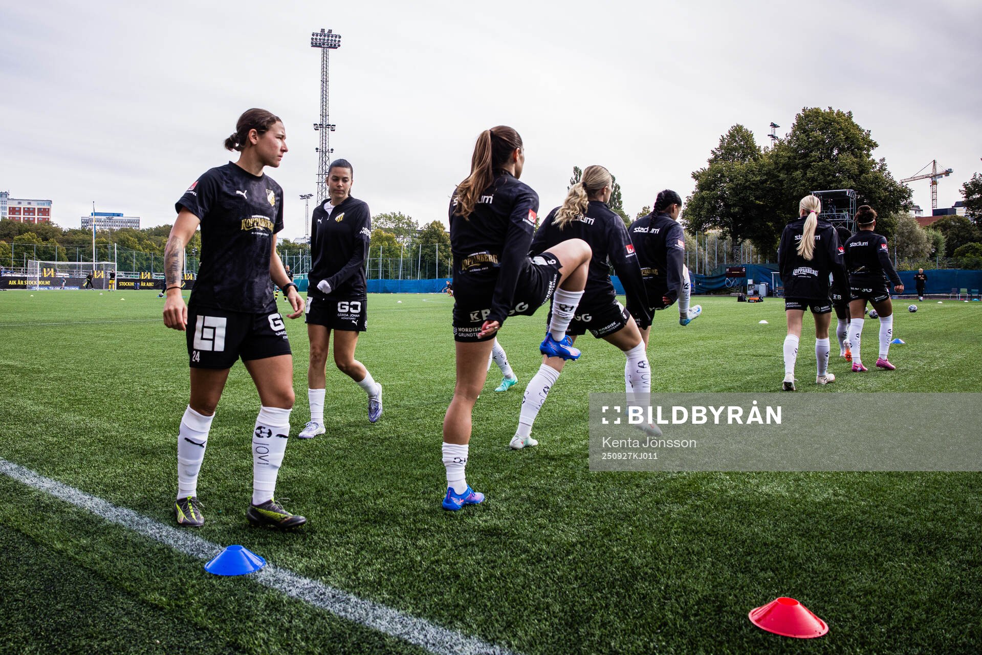 Häckens Tabby Tindell med lagkamrater