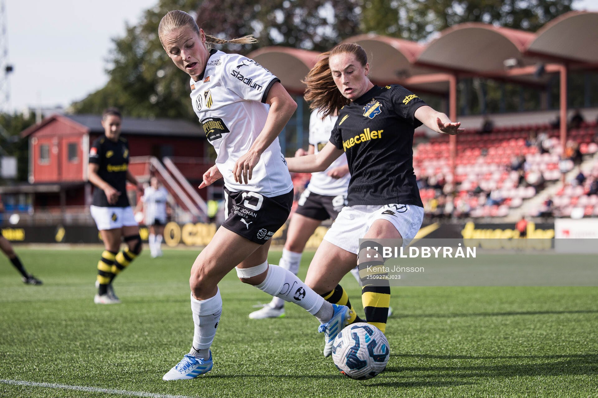 Häckens Anna Anvegård och AIKs Ella Reidy