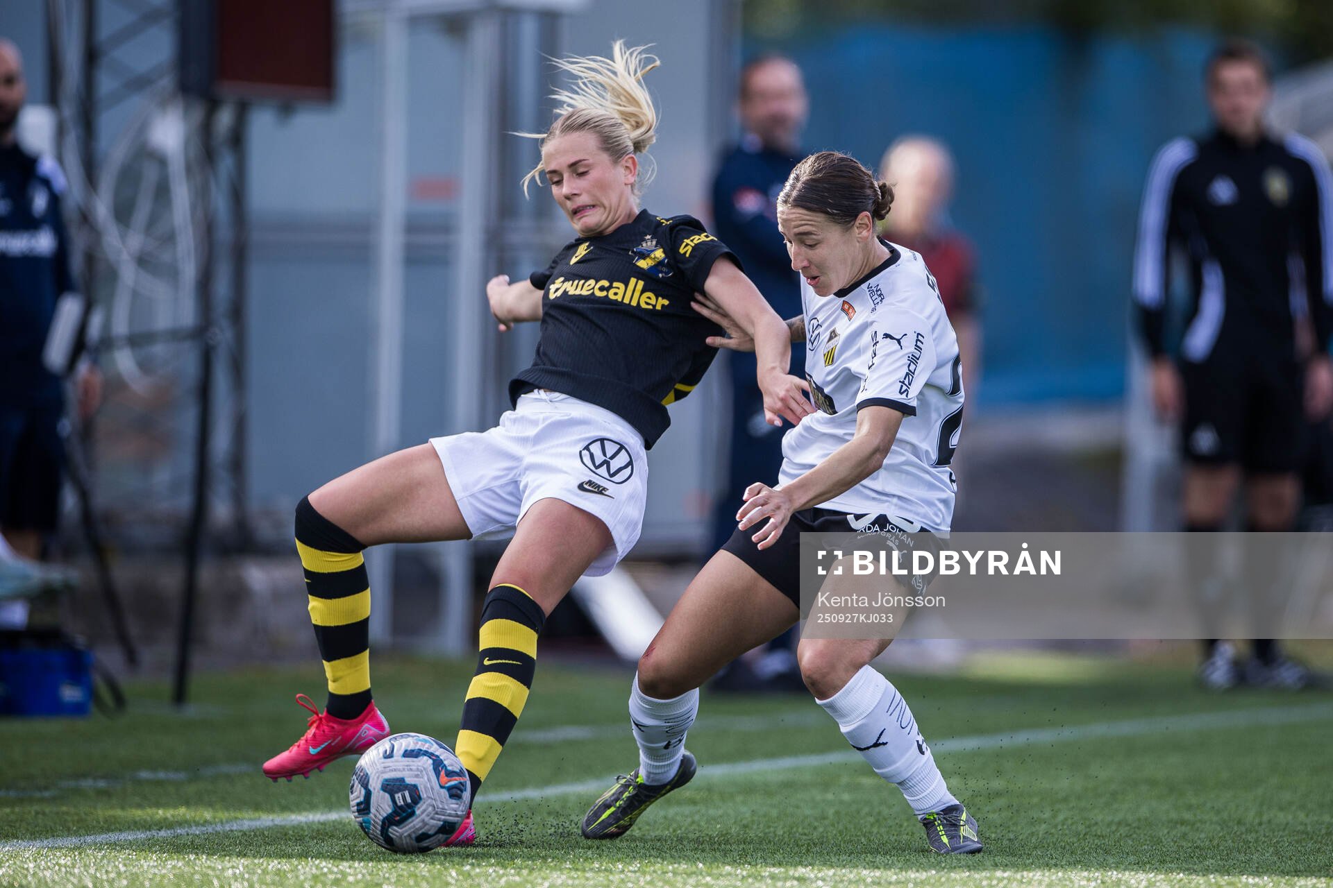 AIKs Olivia Lindstedt och Häckens Tabby Tindell
