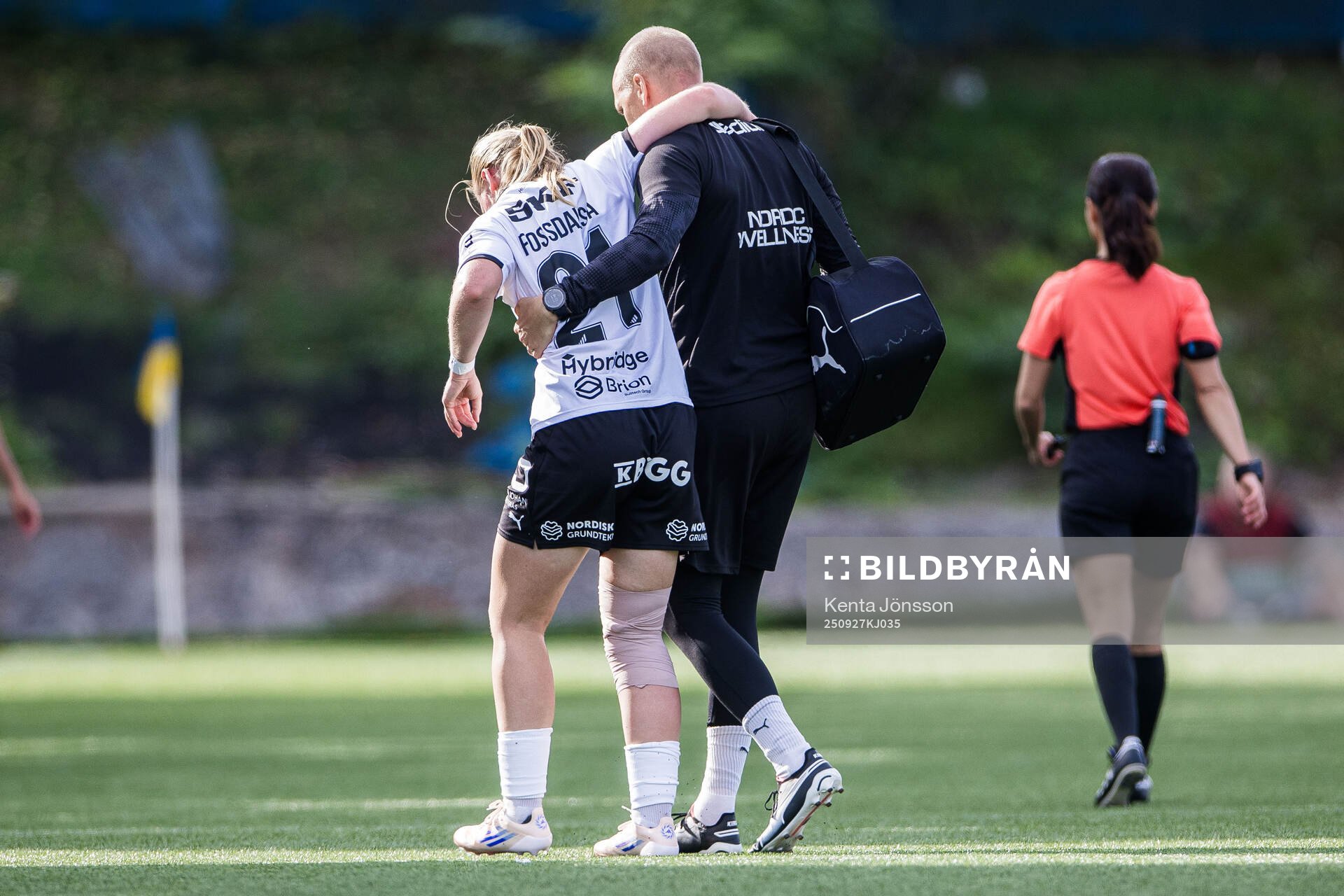Häckens Johanna Fossdalsá Sørensen lämnar planen