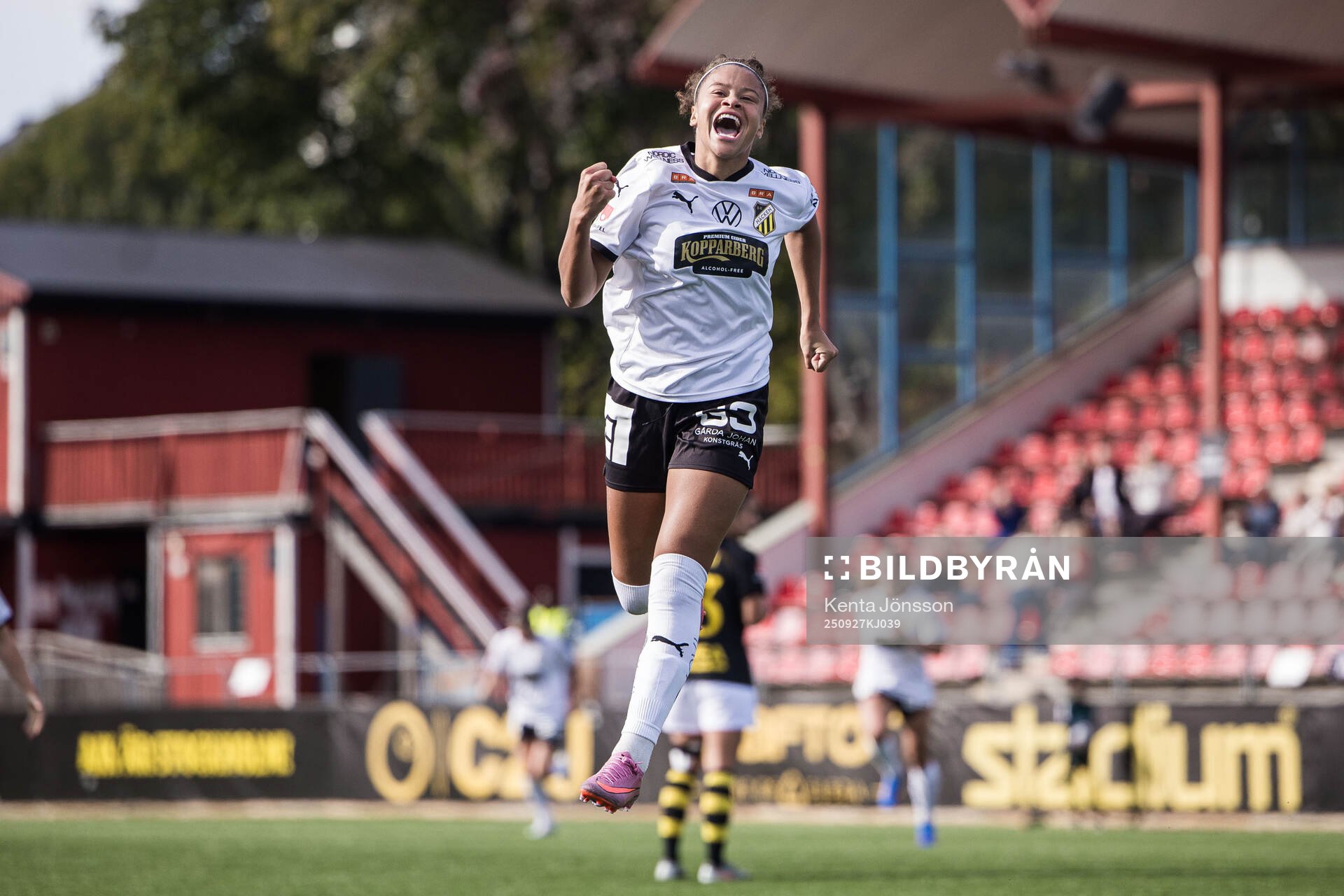 Häckens Felicia Schröder jublar
