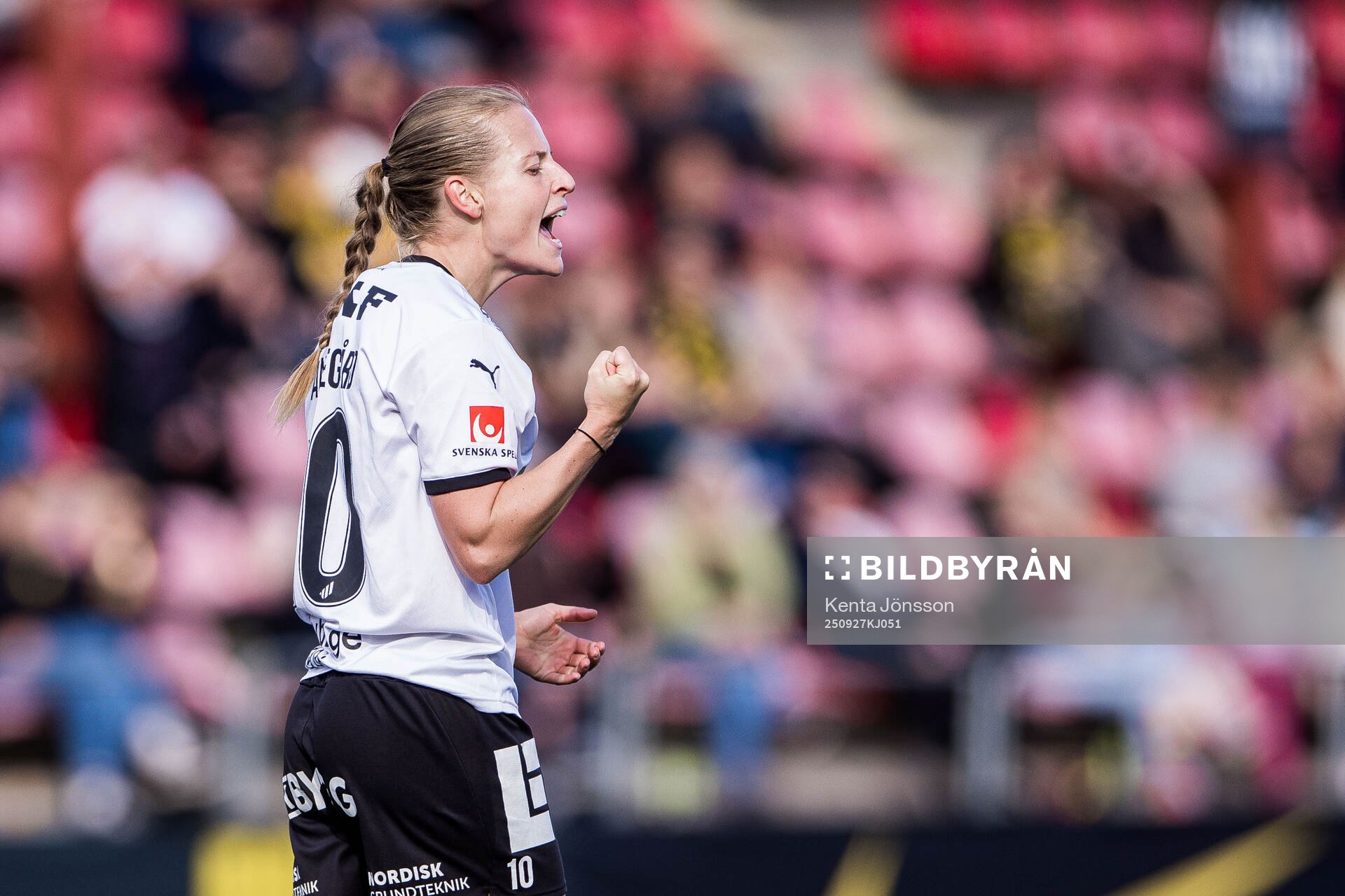 Häckens Anna Anvegård jublar