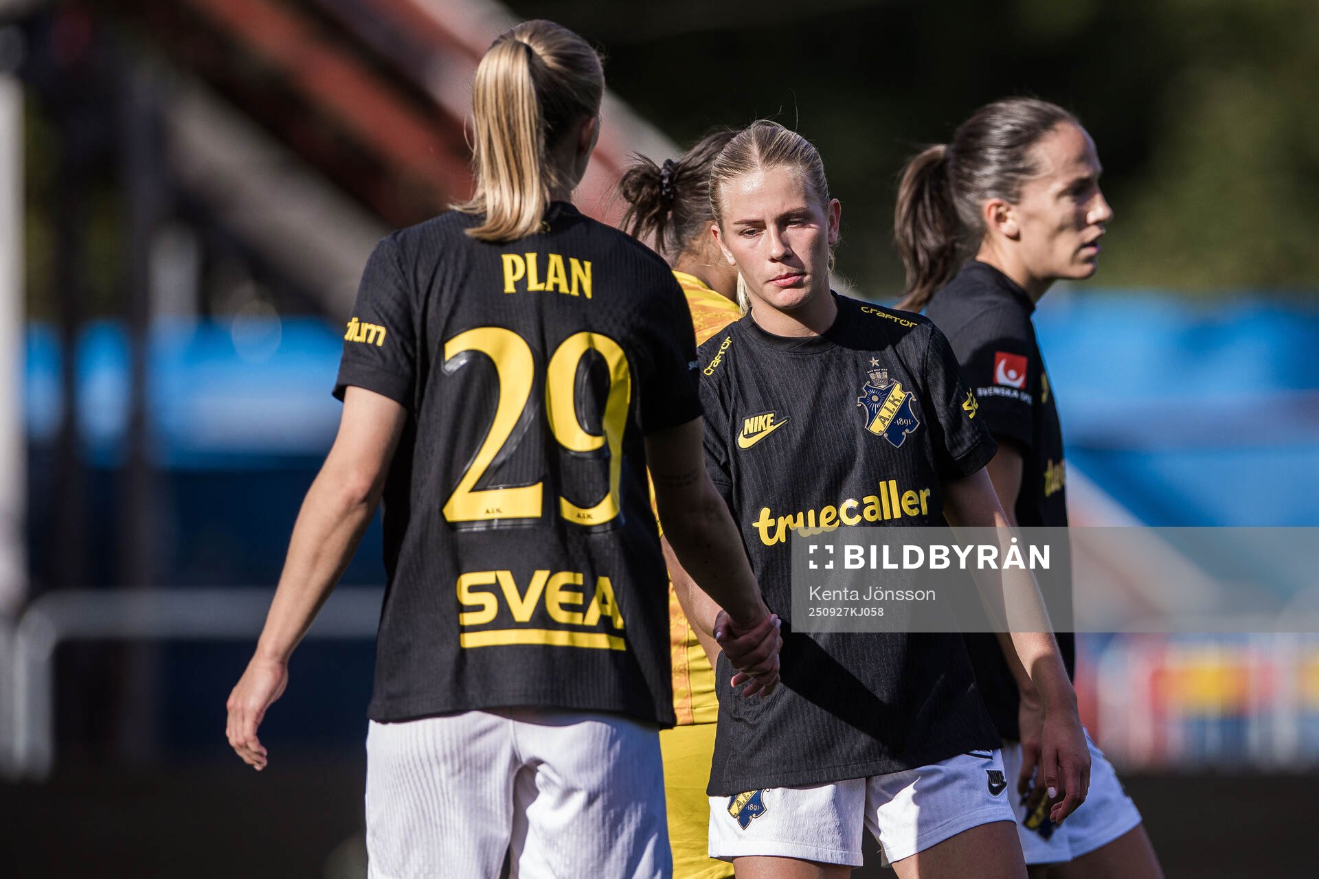 AIKs Matilda Plan och Olivia Lindstedt deppar