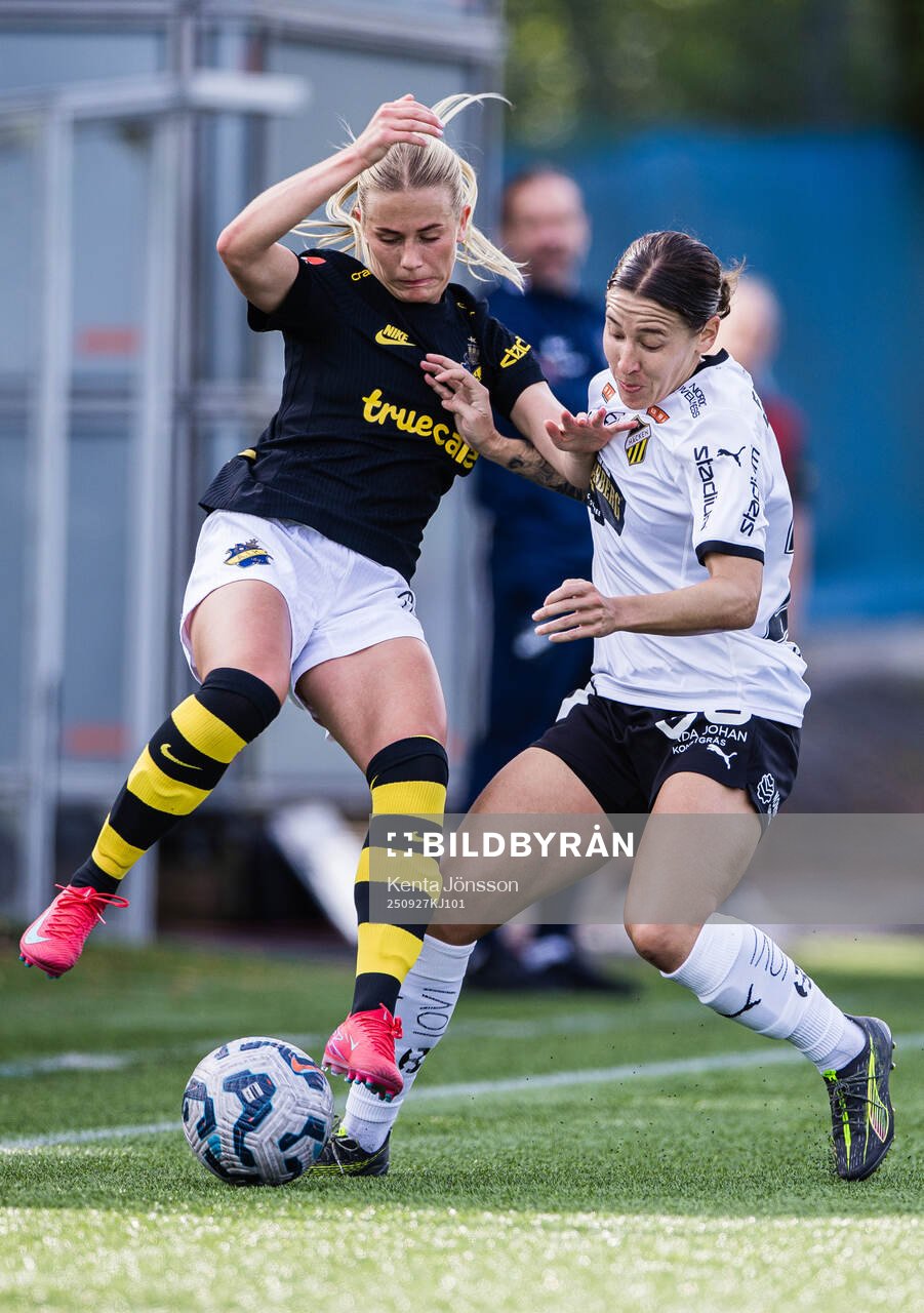 AIKs Olivia Lindstedt och Häckens Tabitha Michelle Tindell