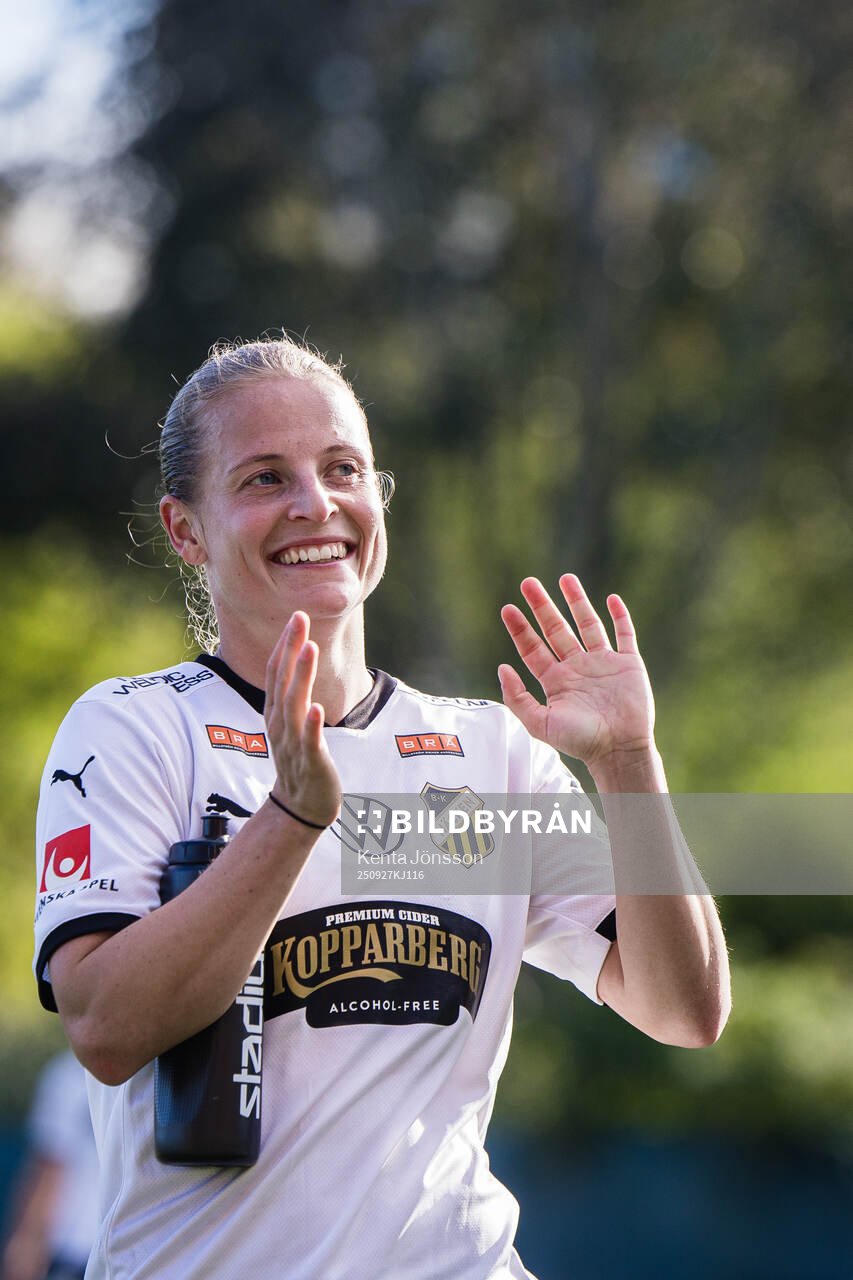Häckens Anna Anvegård jublar
