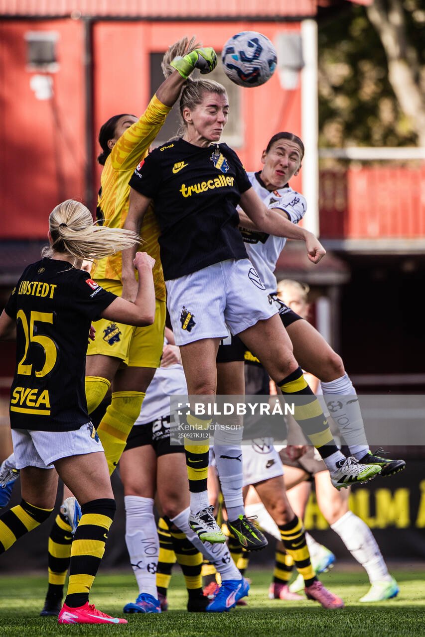 AIKs målvakt Jada Leanne Mathyssen Whyman och Linda