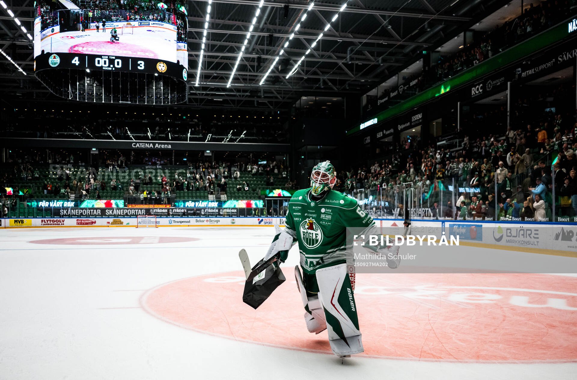Rögles målvakt Christoffer Rifalk jublar