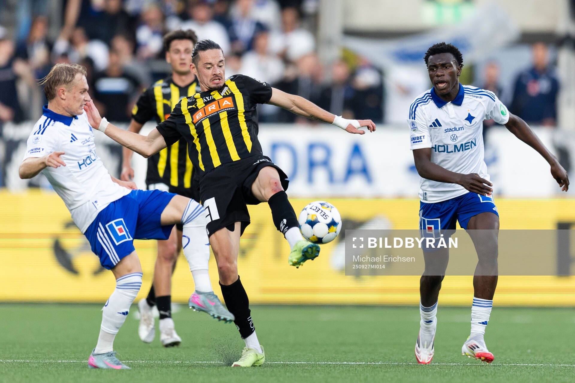 Häckens Amor Layouni mot IFK Norrköpings Marcus Baggesen