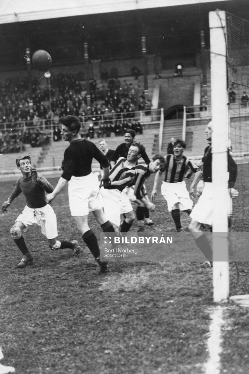 Fotboll, Dan Haagen har göra 27 sept. 1925 AIK-Gais.