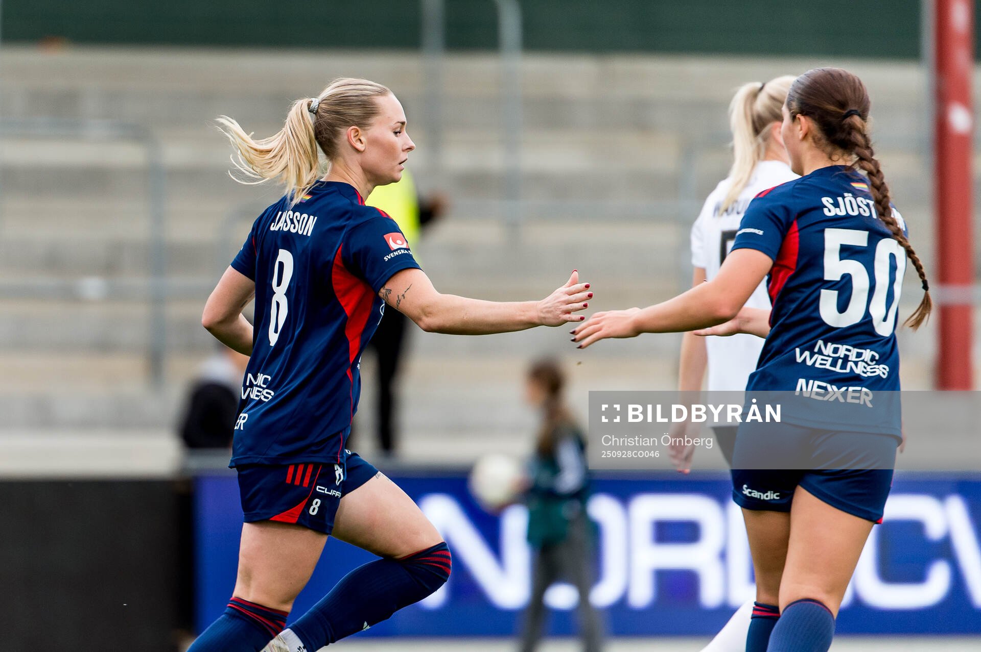 Rosengårds Emma Jansson och Filippa Sjöström jublar
