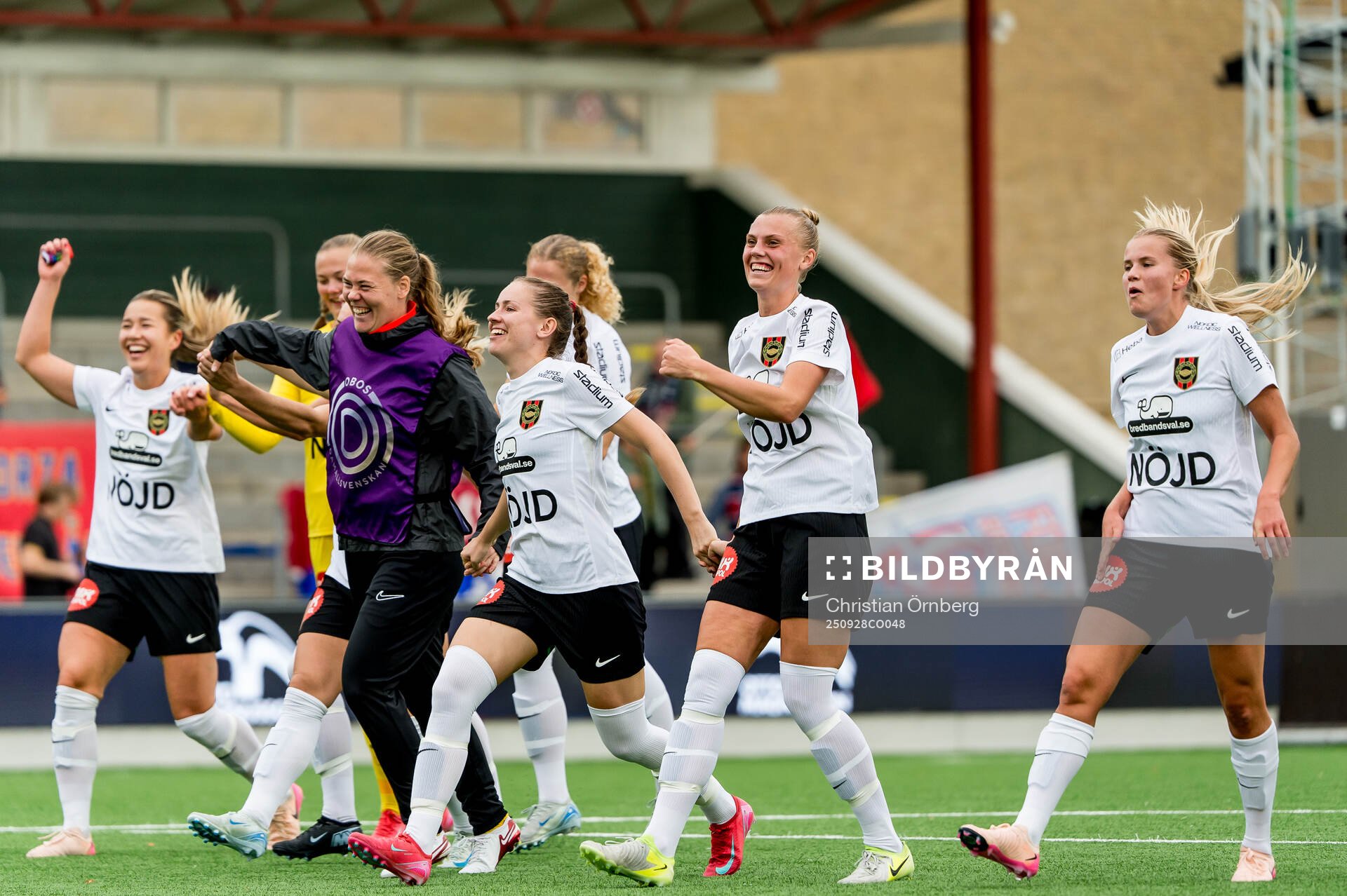 Brommapojkarnas spelare jublar