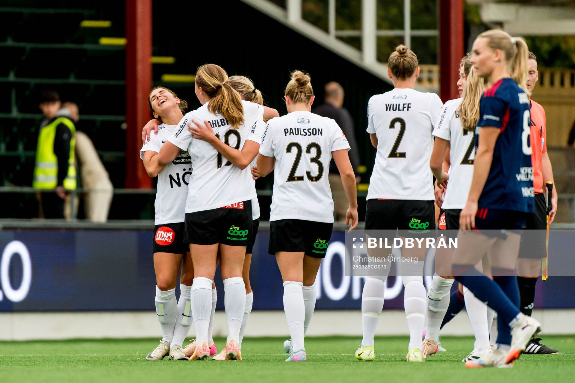 Brommapojkarnas spelare jublar