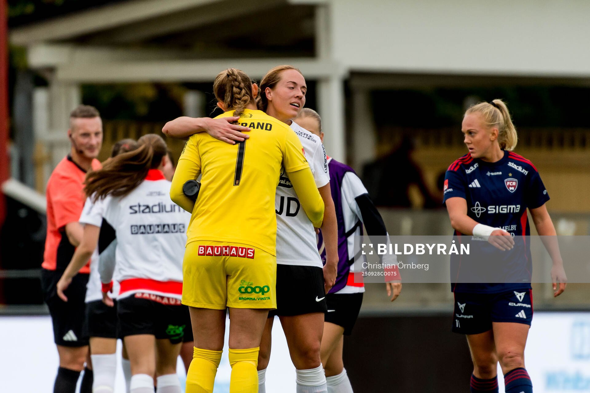 Brommapojkarnas spelare jublar