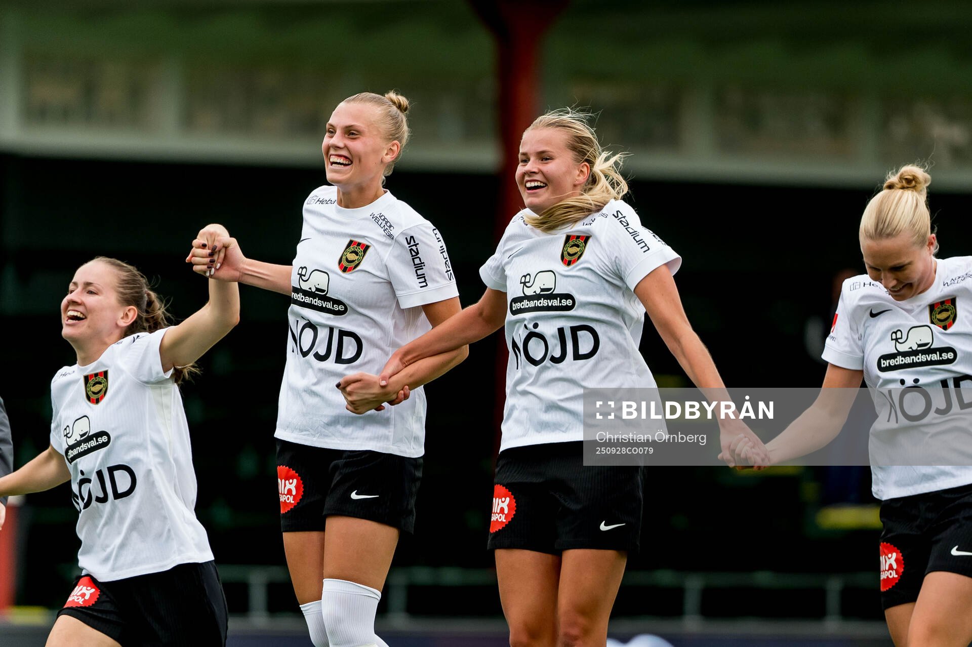 Rosengårds spelare jublar