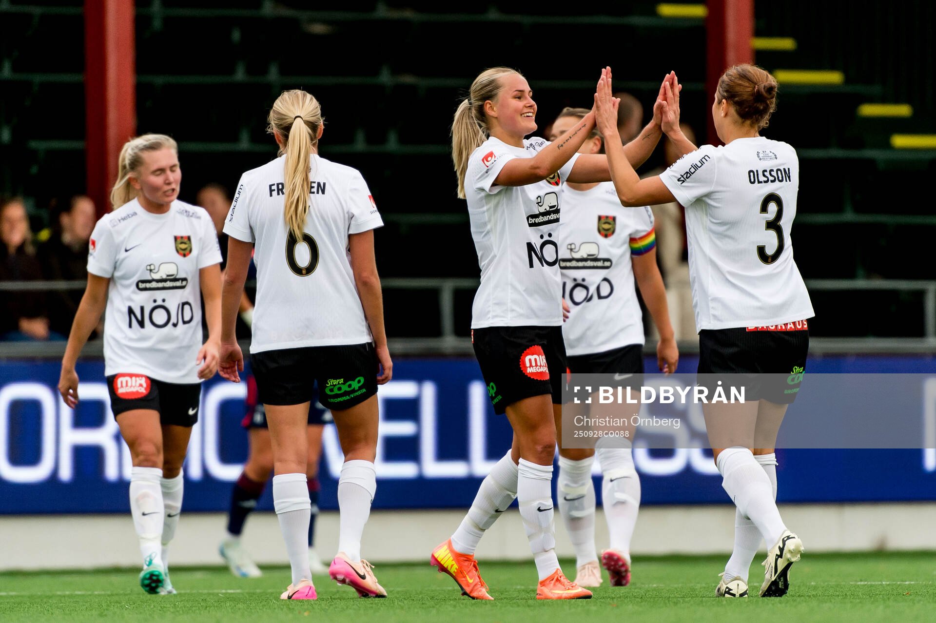 Brommapojkarnas spelare jublar