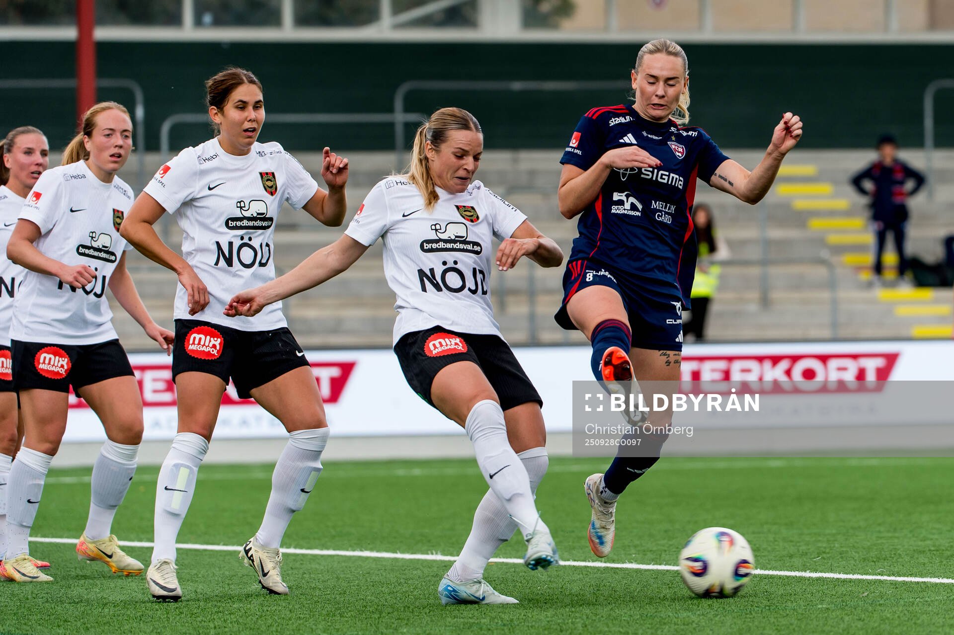 Rosengårds Emma Jansson och Brommapojkarnas spelare