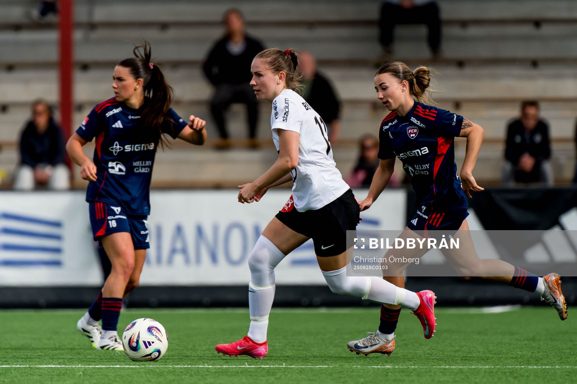 Brommapojkarnas Ida Bengtsson och Rosengårds Anastasiya