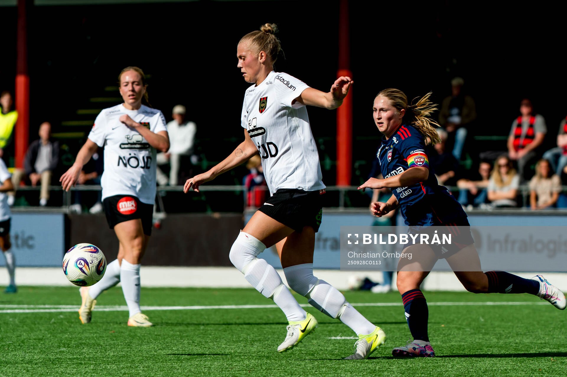 Brommapojkarnas Amanda Wulff och Rosengårds Hanna Andersson