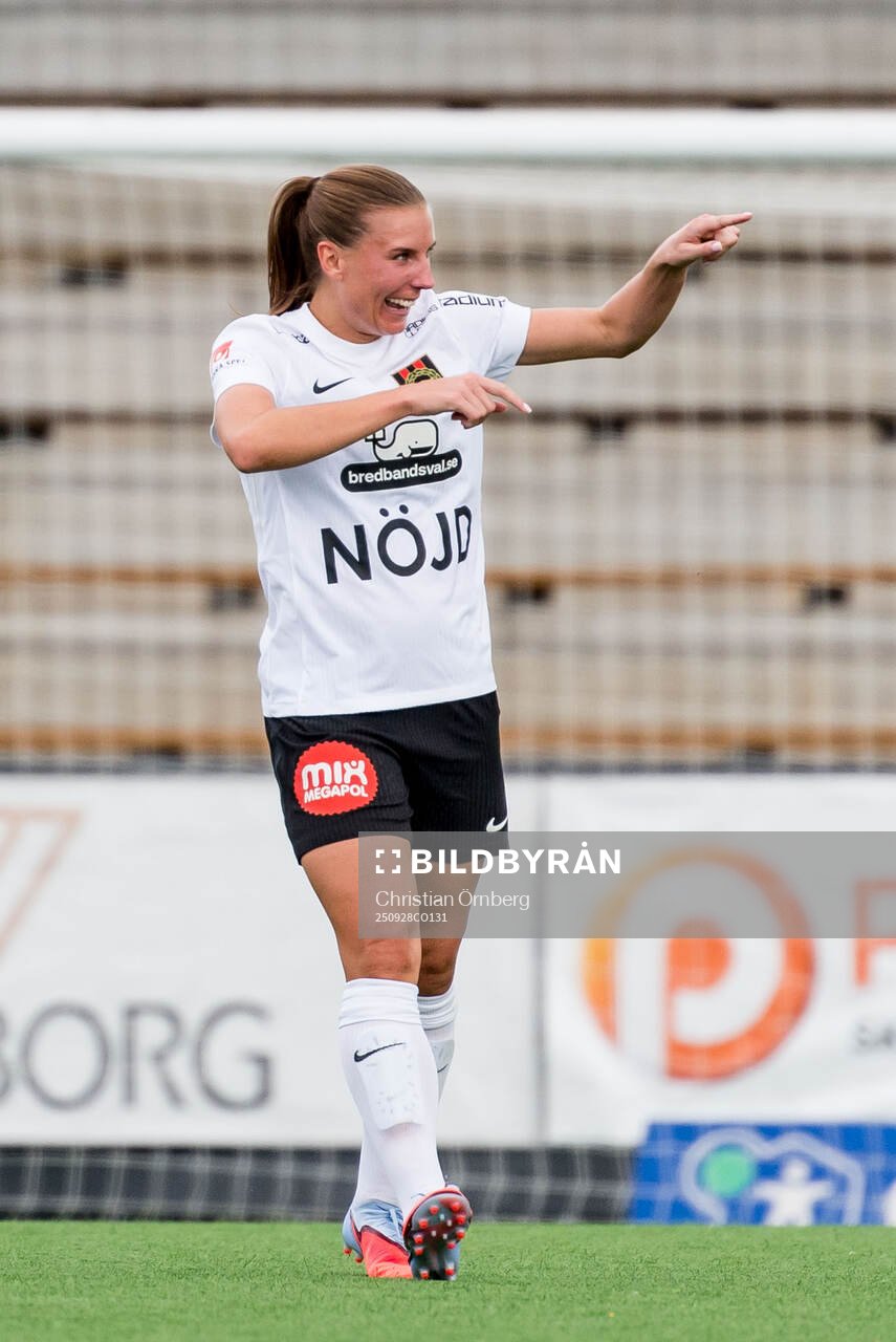 Brommapojkarnas Louise Lillbäck jublar