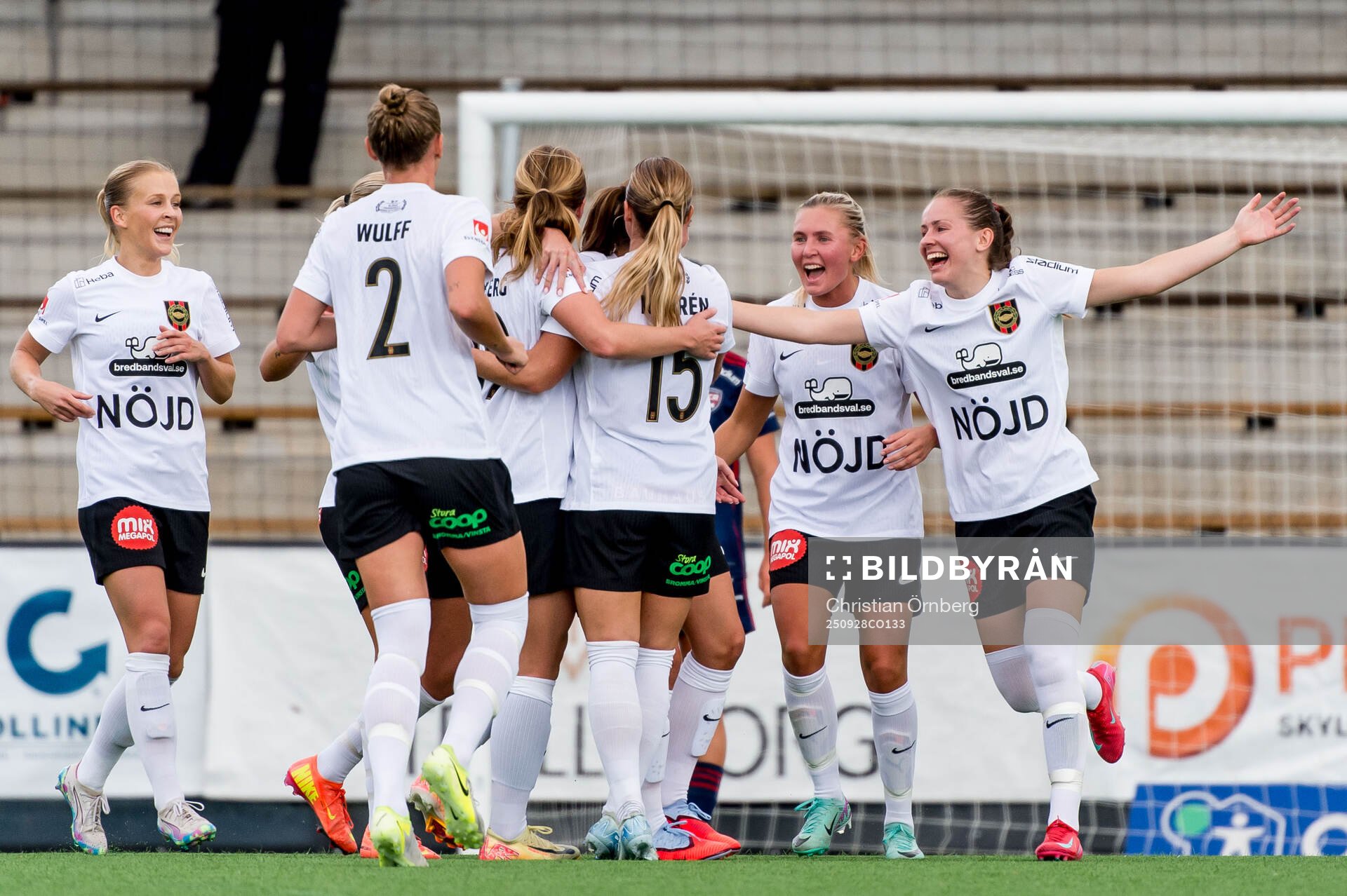 Brommapojkarnas spelare jublar