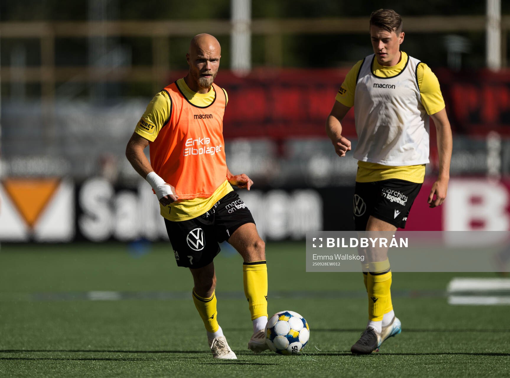 Mjällbys Viktor Gustafson och Elliot Stroud