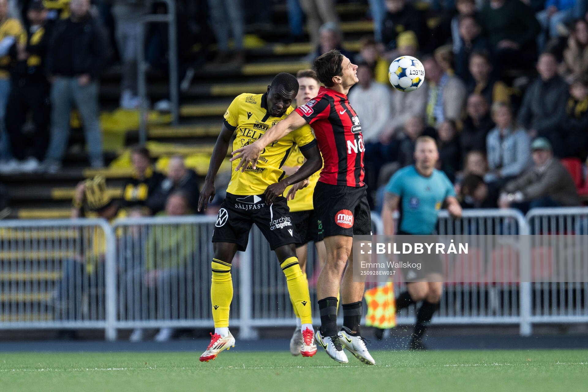 Mjällbys Abdoulie Manneh och Brommapojkarnas Kevin